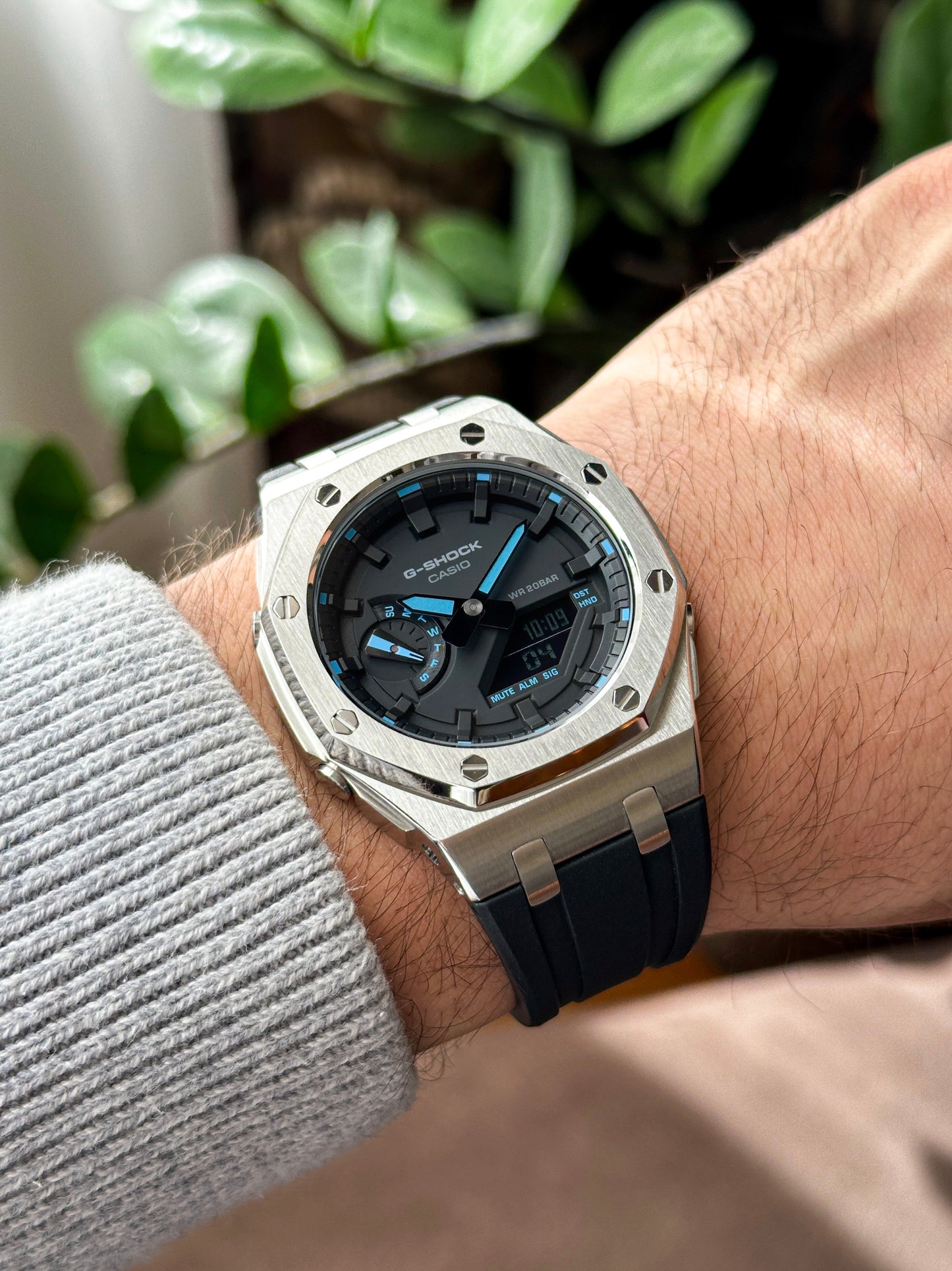 G-SHOCK CasiOak Crno srebrna - sa crno plavim brojčanikom sata