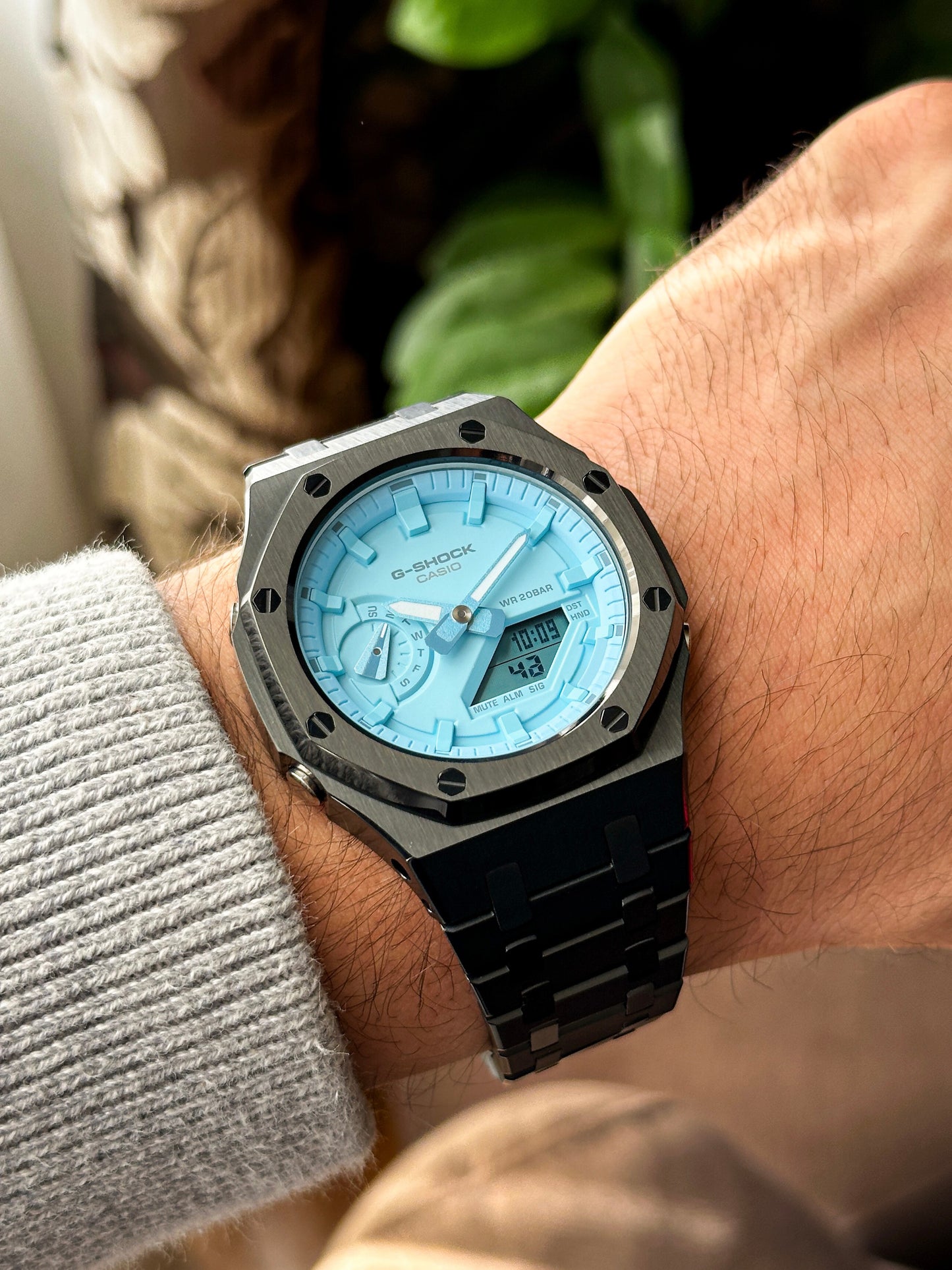 G-SHOCK CasiOak Full Black with blue watch dial