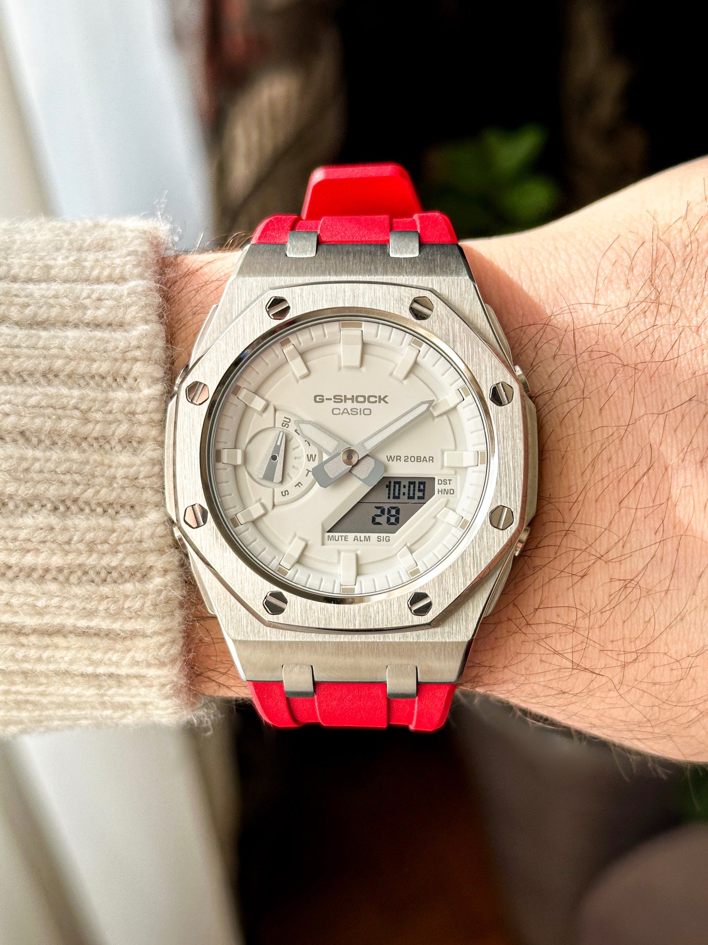 G-SHOCK CasiOak Red-Silver with white watch dial