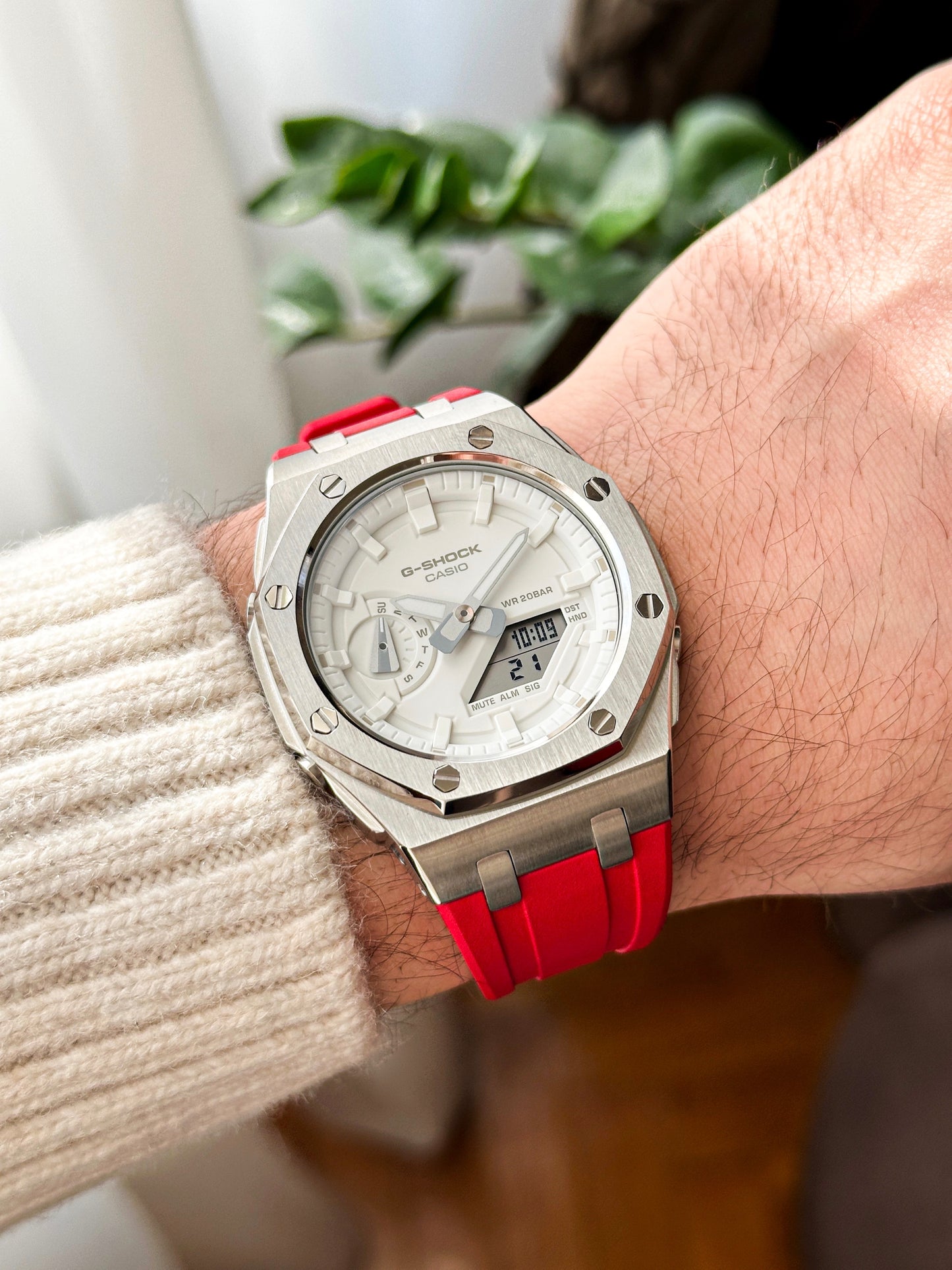 G-SHOCK CasiOak Red-Silver with white watch dial