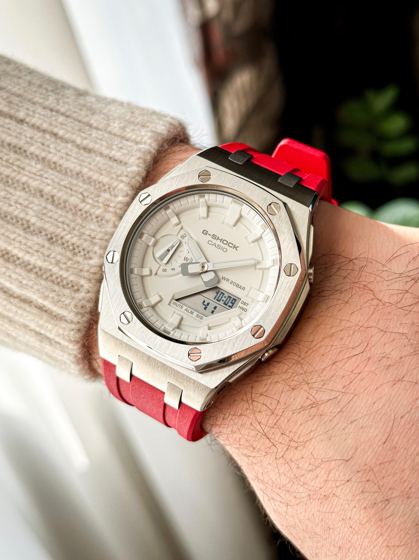 G-SHOCK CasiOak Red-Silver with white watch dial