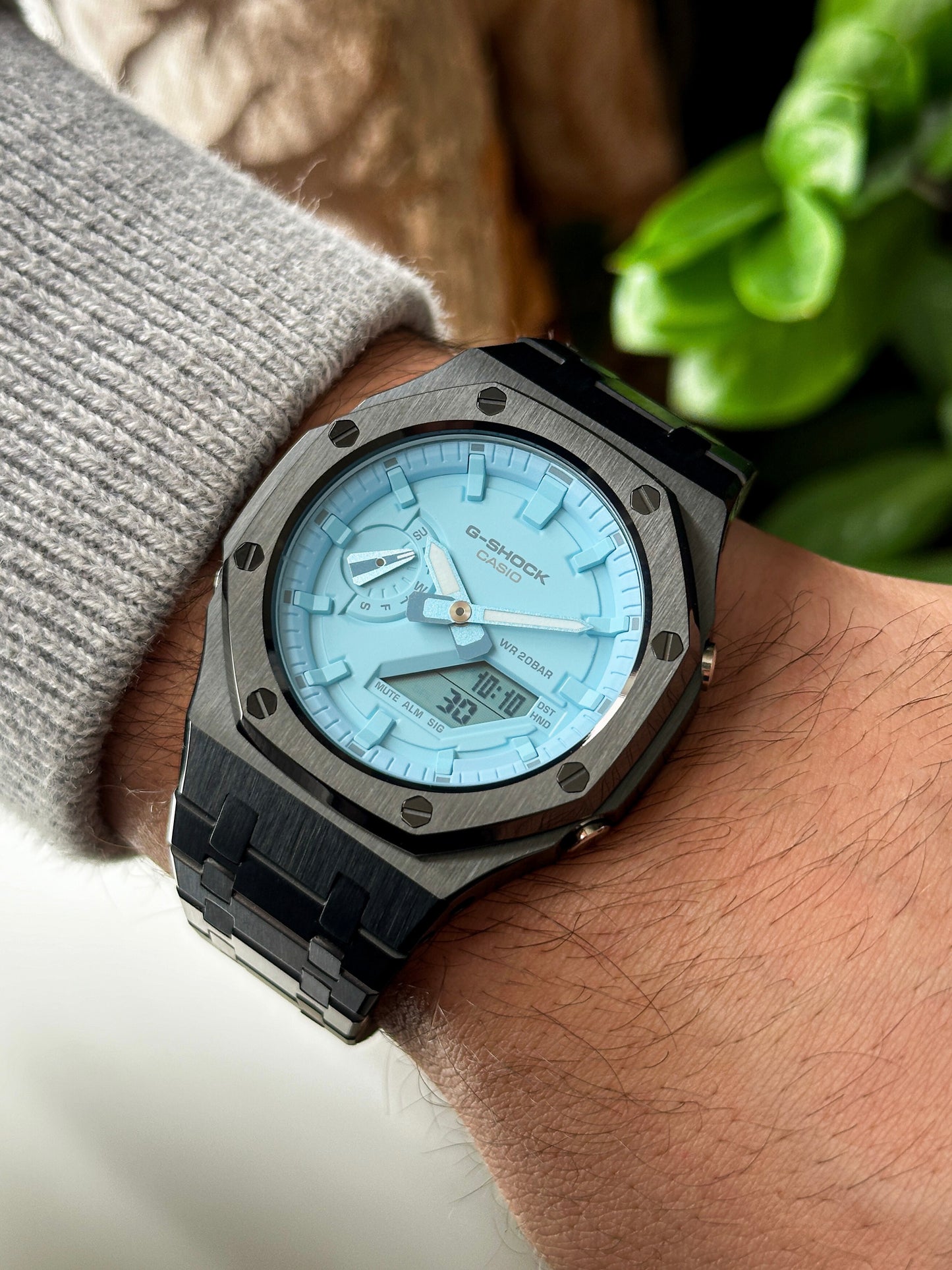 G-SHOCK CasiOak Full Black with blue watch dial