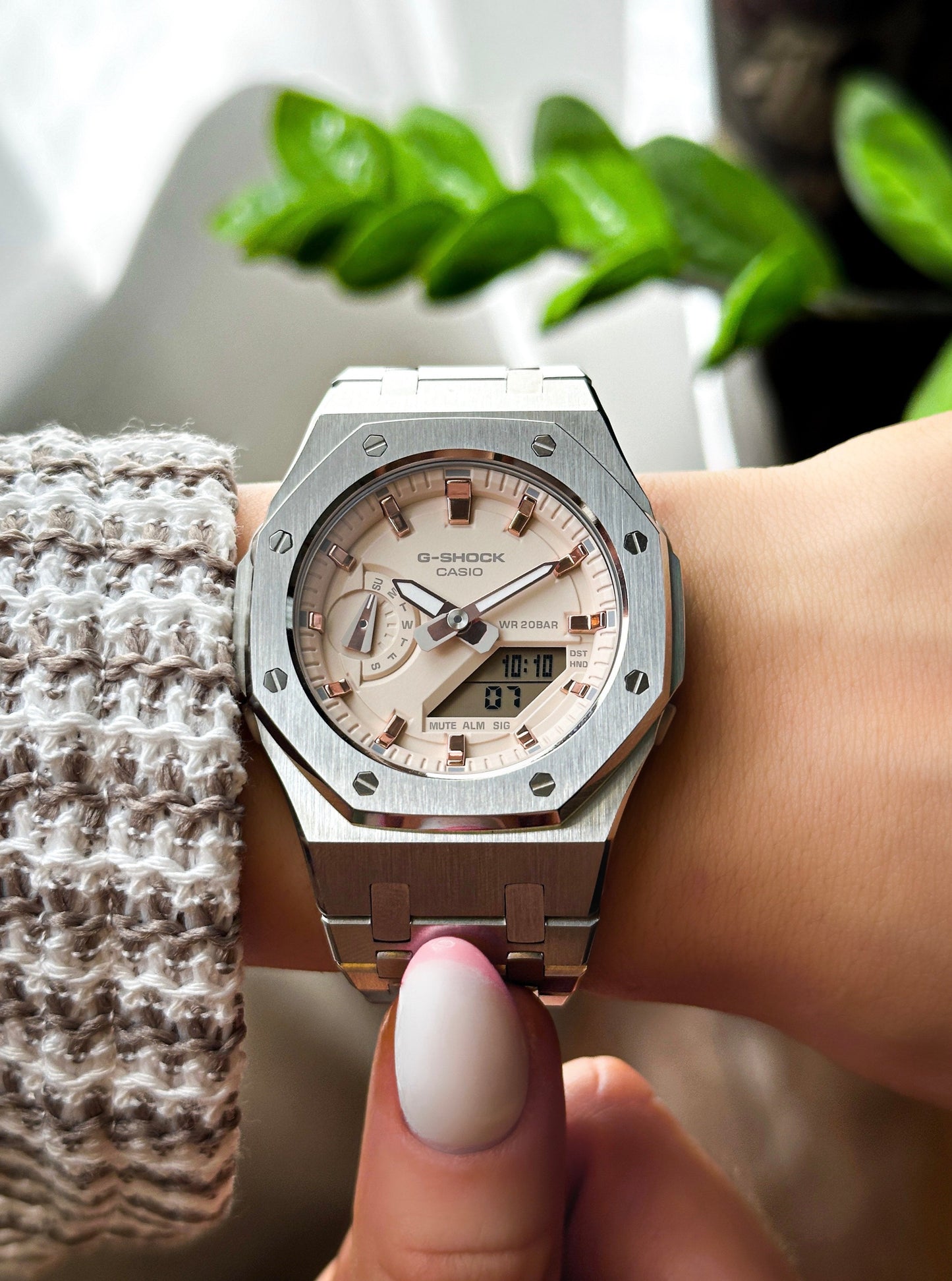 G-SHOCK CasiOak Potpuno srebrna - sa krem bronzanim brojčanikom sata