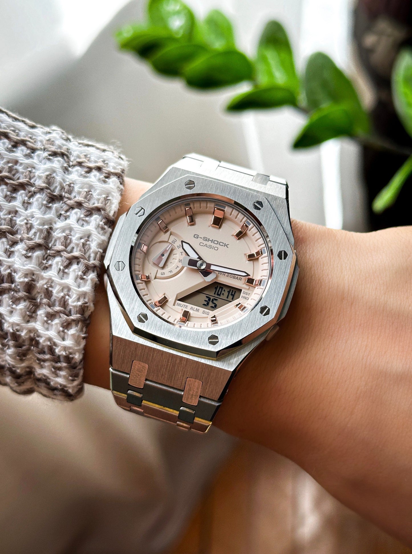 G-SHOCK CasiOak Potpuno srebrna - sa krem bronzanim brojčanikom sata