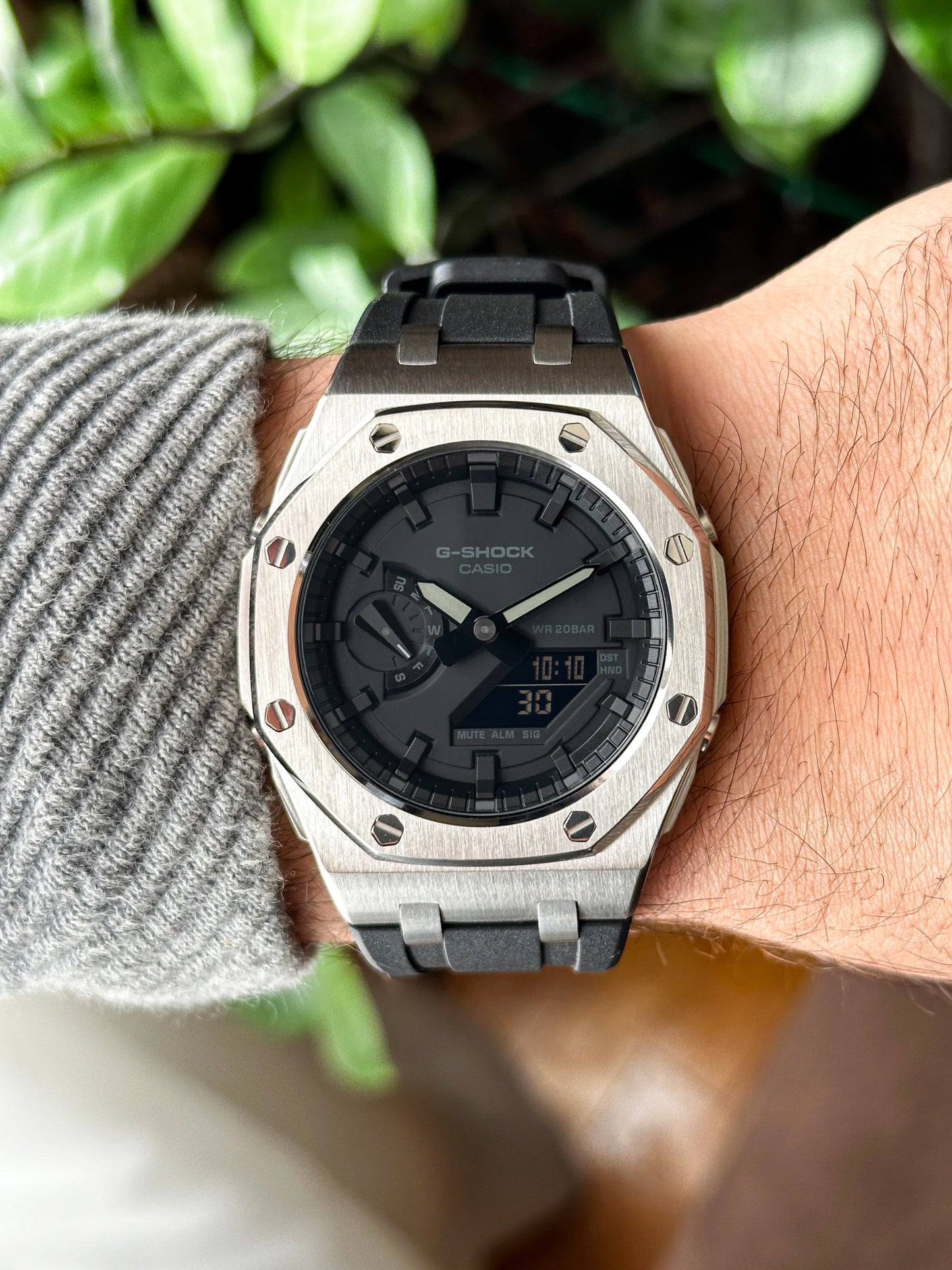 G-SHOCK CasiOak Black-Silver with black watch dial