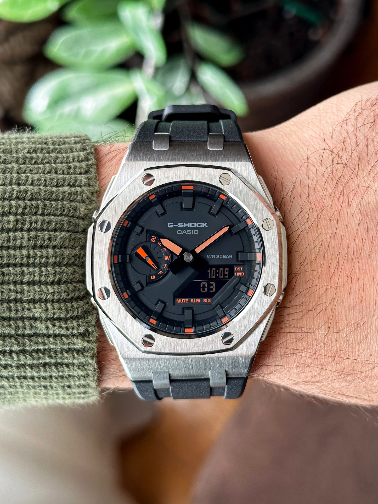 G-SHOCK CasiOak Black-Silver with orange and black watch dial