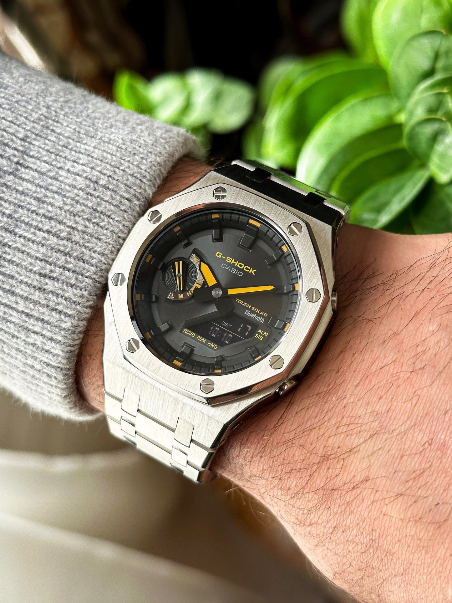 G-SHOCK CasiOak Full Silver-with black and yellow watch dial (bt connection)