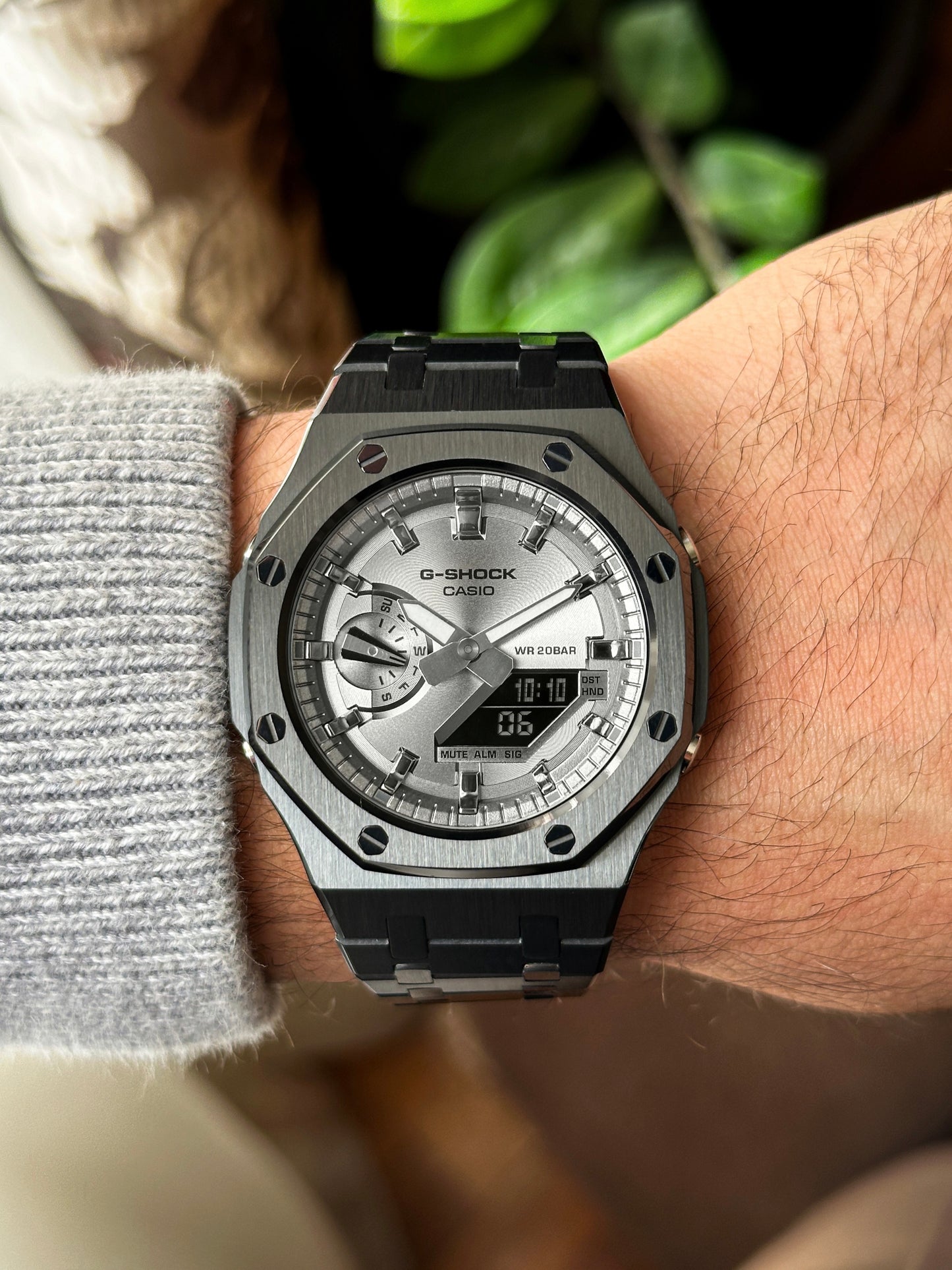 G-SHOCK CasiOak Full Black - with silver watch dial