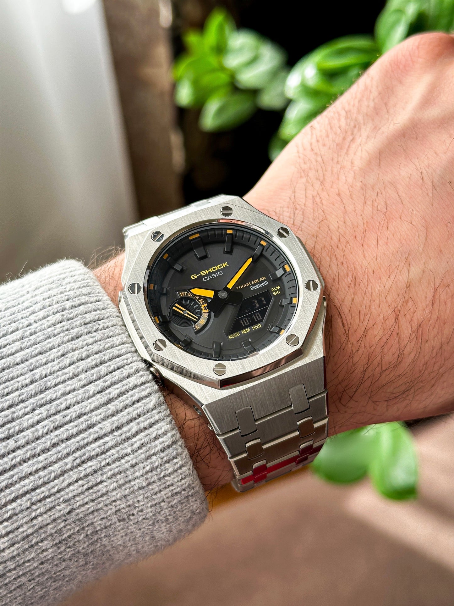 G-SHOCK CasiOak Full Silver-with black and yellow watch dial (bt connection)