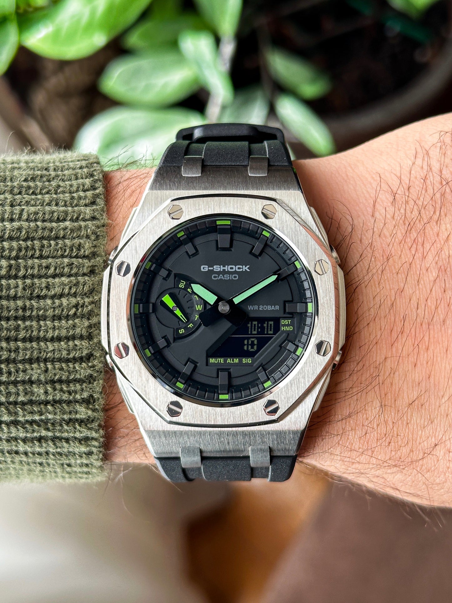 G-SHOCK CasiOak Crno srebrna - sa crno zelenim brojčanikom sata