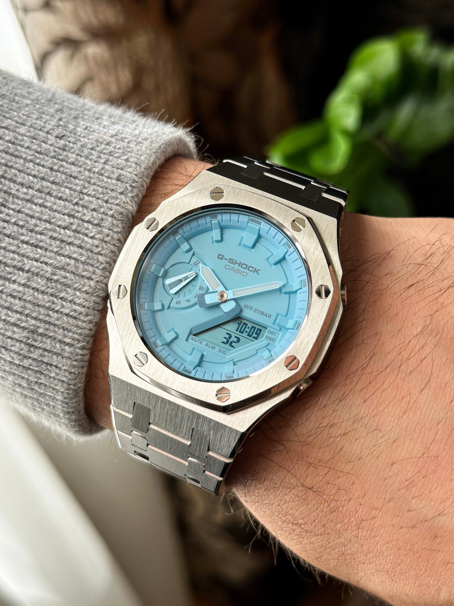 G-SHOCK CasiOak Full Silver-with blue watch dial