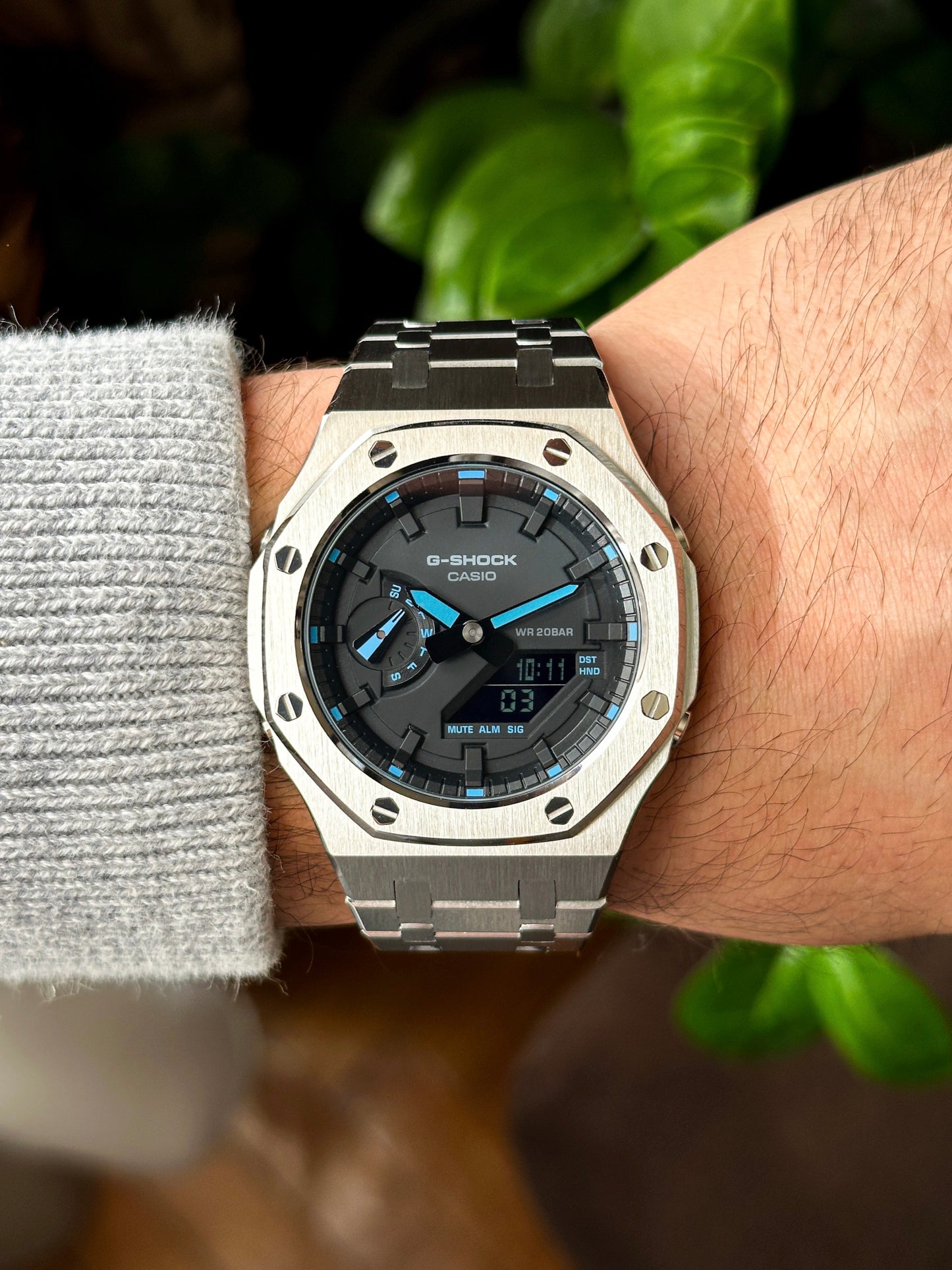 G-SHOCK CasiOak Full Silver - with black and blue watch dial