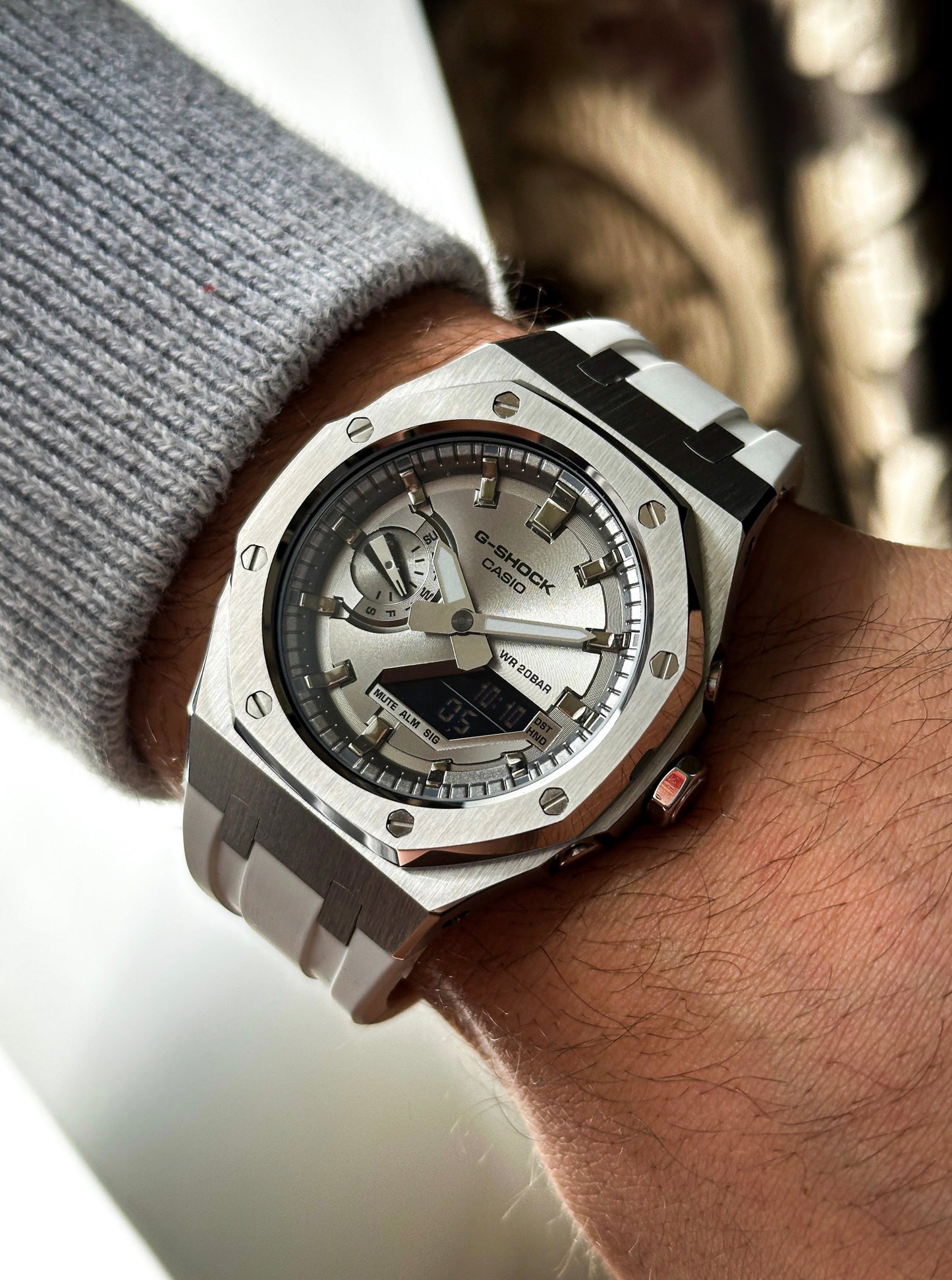 G-SHOCK CasiOak White-Silver with silver watch dial