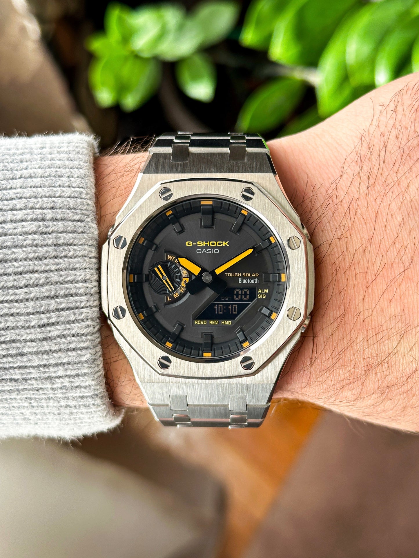 G-SHOCK CasiOak Full Silver-with black and yellow watch dial (bt connection)