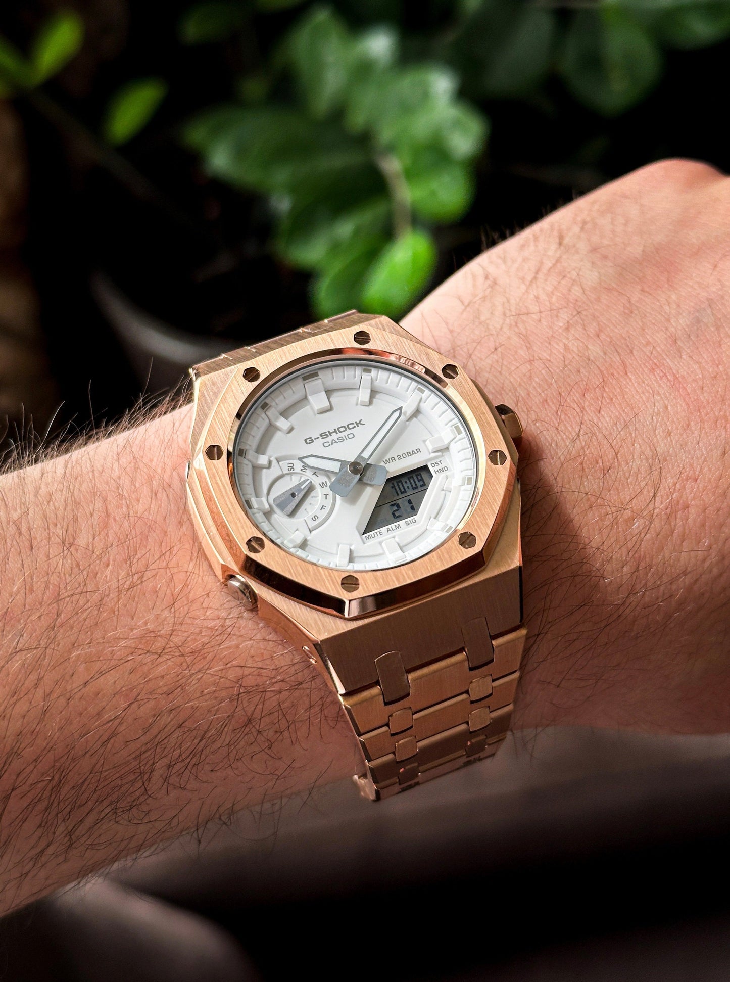 G-SHOCK CasiOak RoseGold-with white watch dial