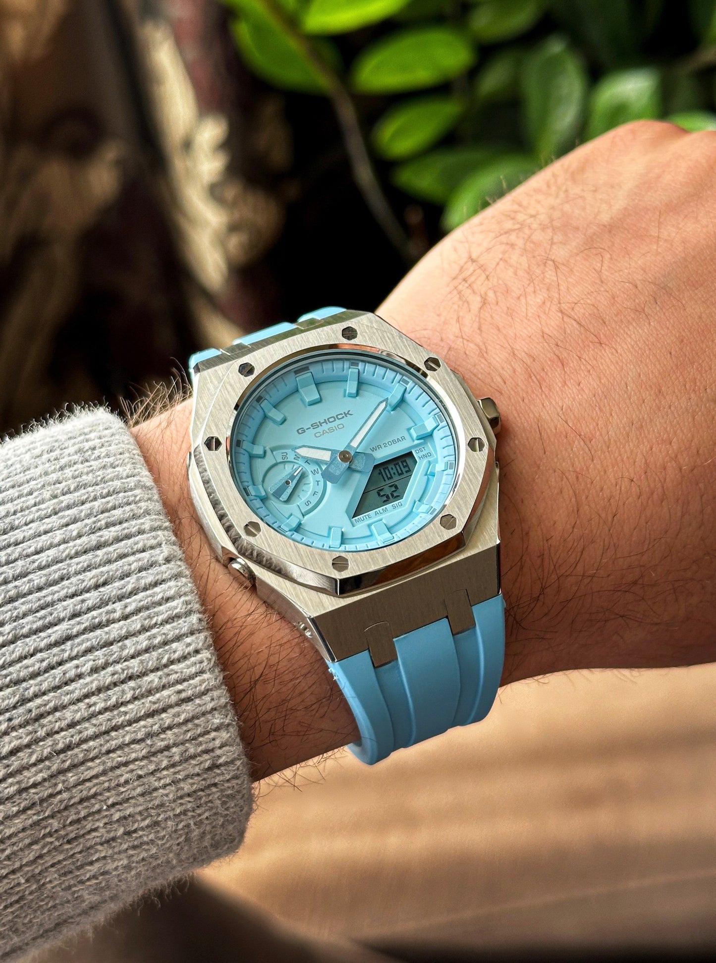 G-SHOCK CasiOak Blue Silver - with blue watch dial