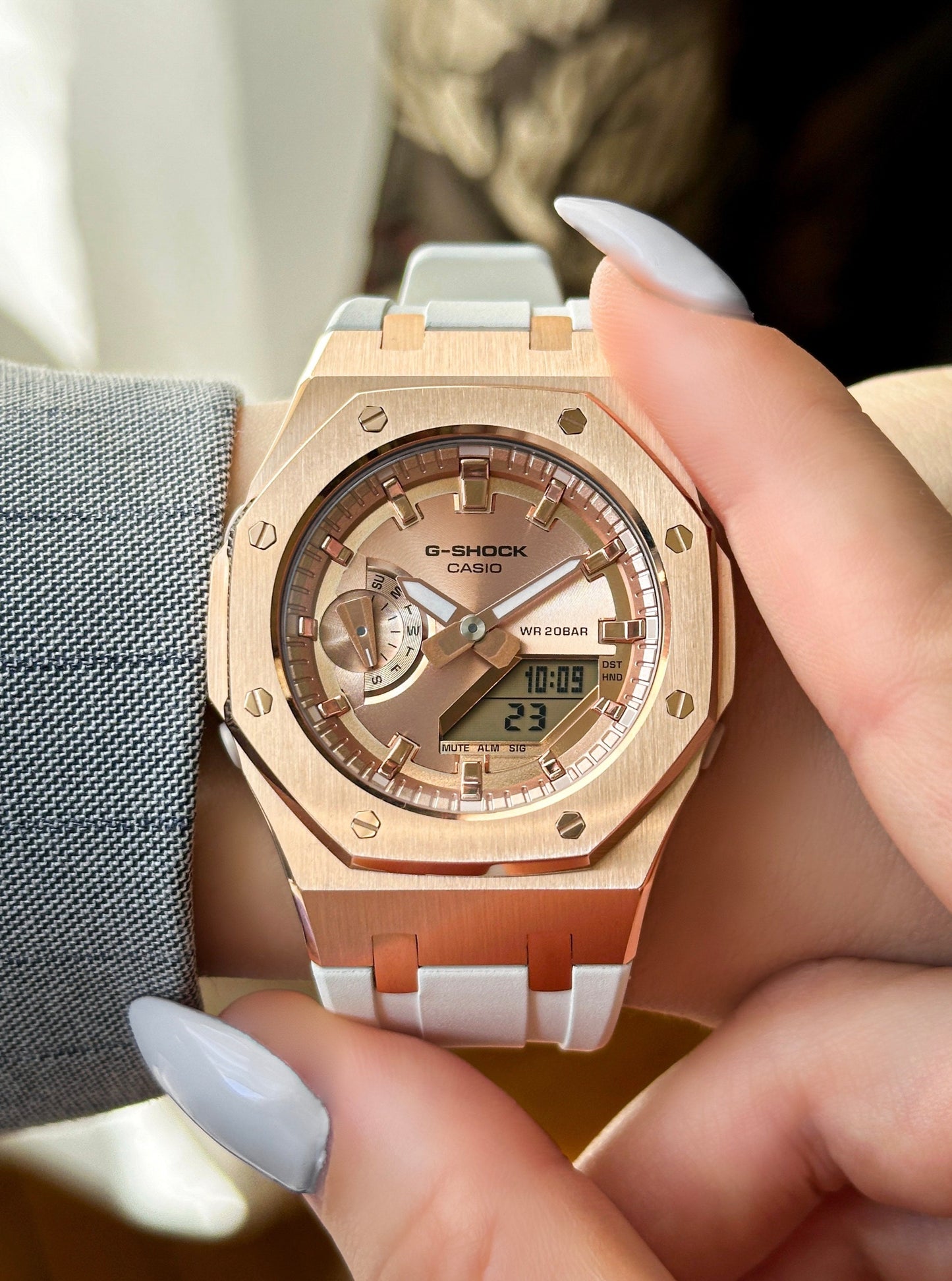 G-SHOCK Mini CasiOak White RoseGold with rose-gold watch dial