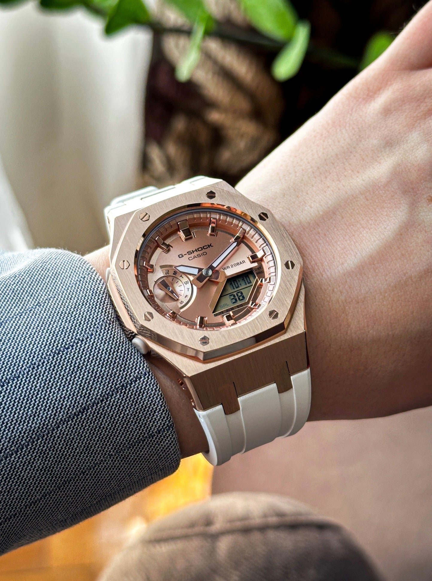 G-SHOCK Mini CasiOak White RoseGold with rose-gold watch dial