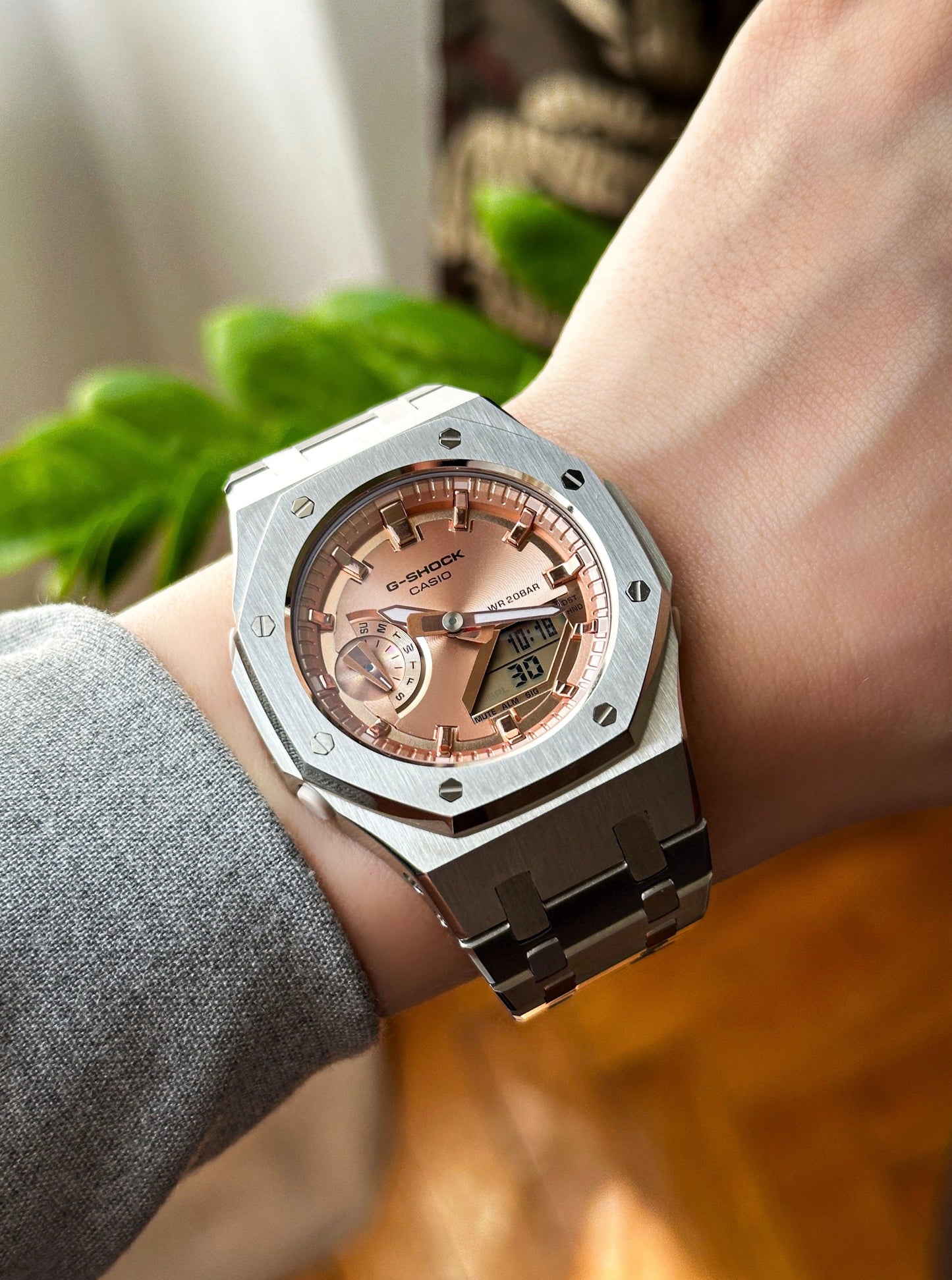 G-SHOCK Mini CasiOak Full-Silver with rose-gold watch dial