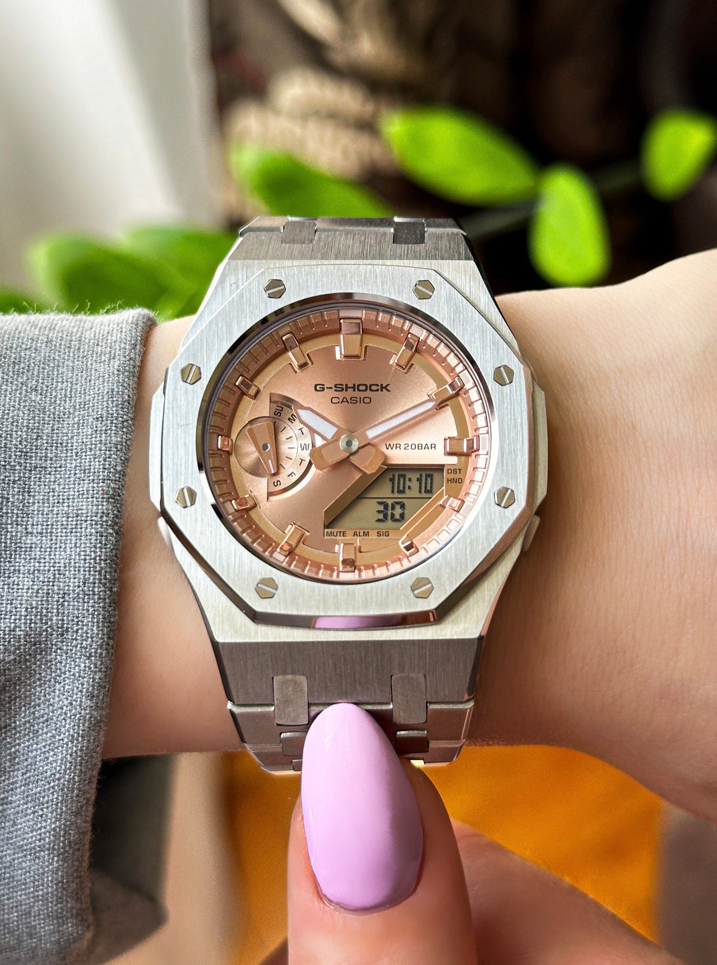 G-SHOCK Mini CasiOak Full-Silver with rose-gold watch dial