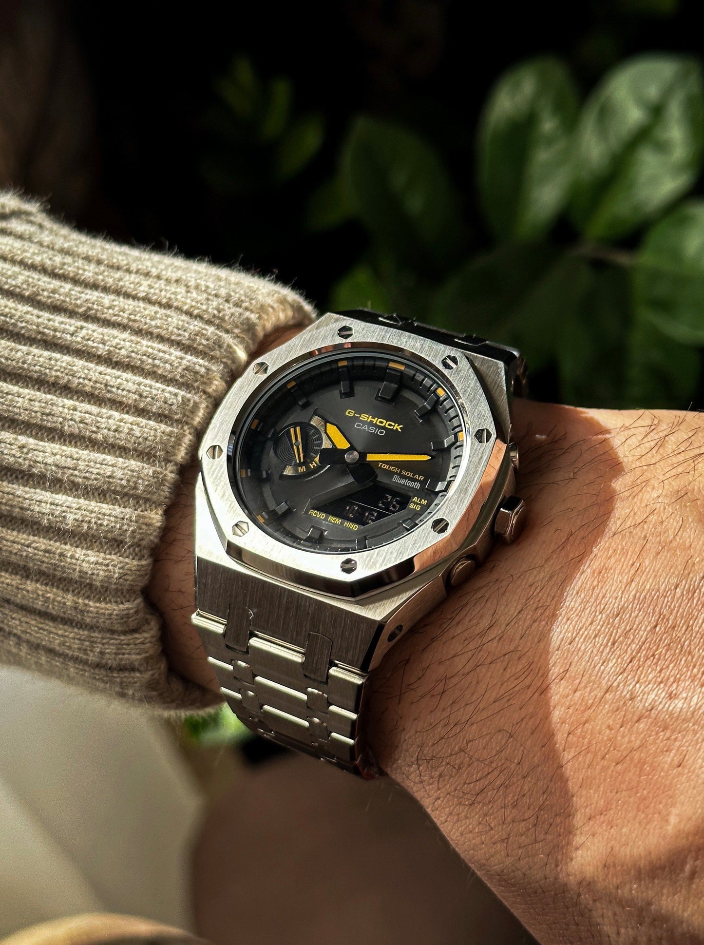 G-SHOCK CasiOak Full Silver-with black and yellow watch dial (bt connection)