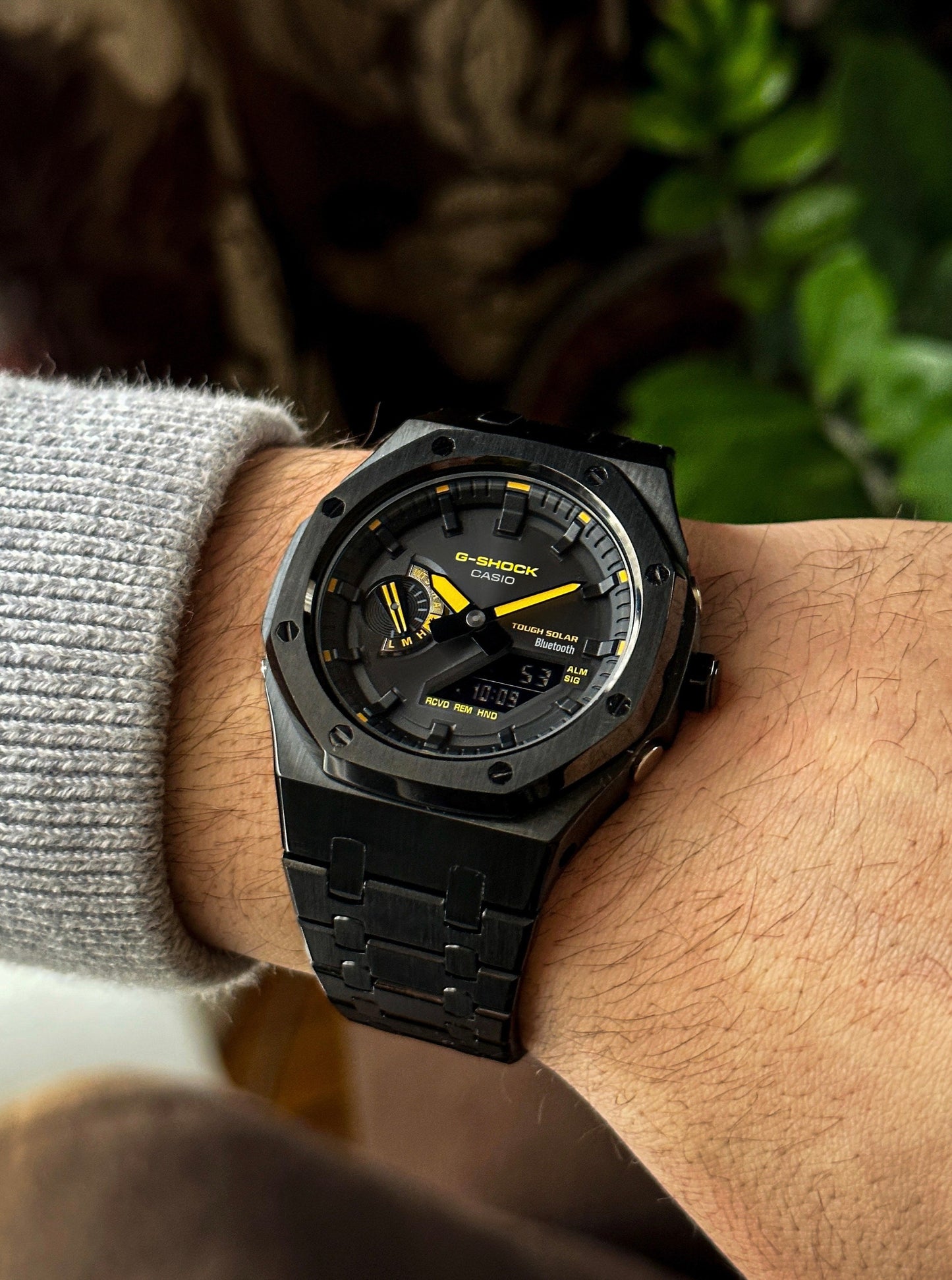 G-SHOCK CasiOak Full Black-with black and yellow watch dial