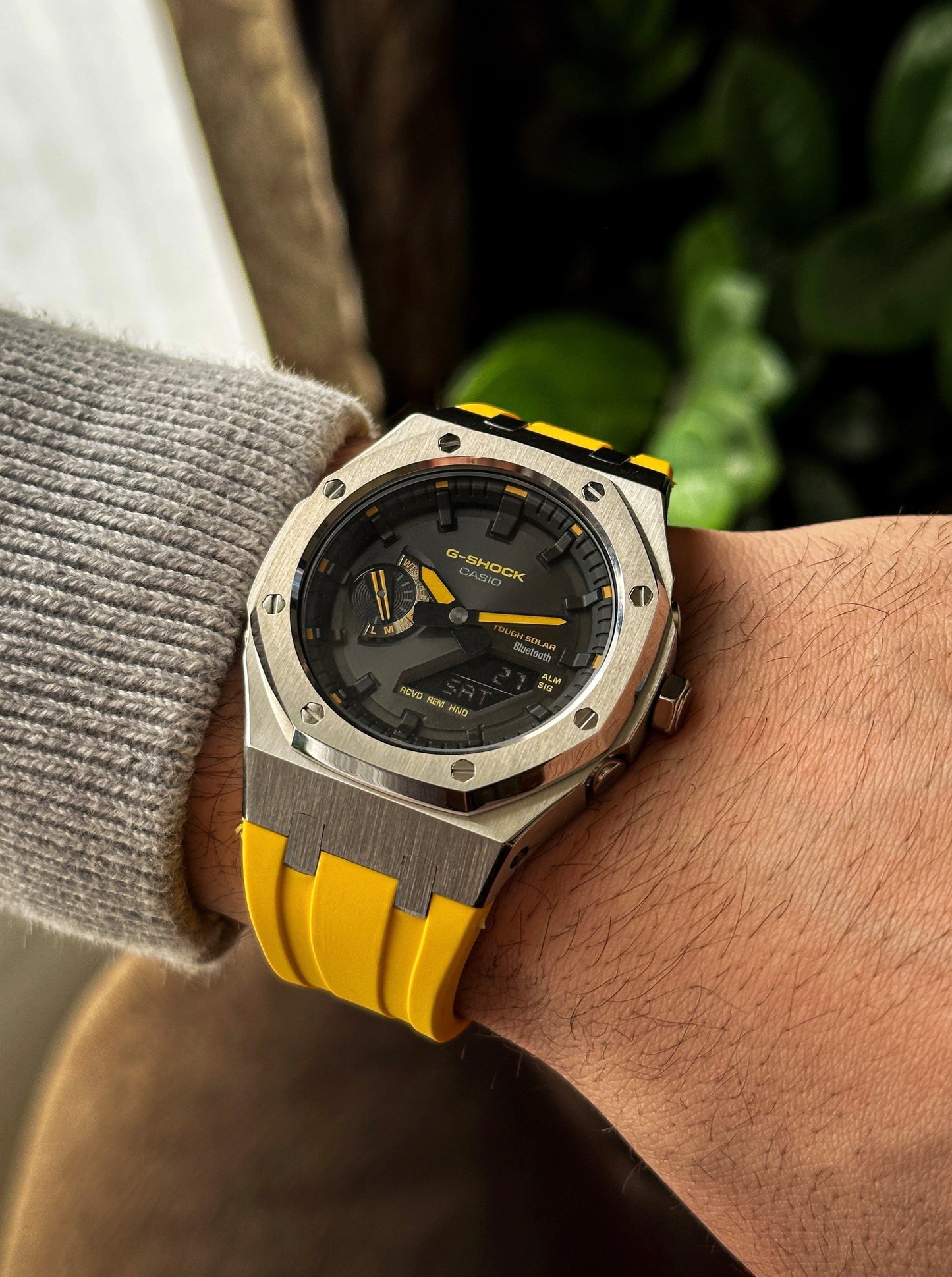 G-SHOCK CasiOak Yellow-Silver with black and yellow watch dial (bt connection)