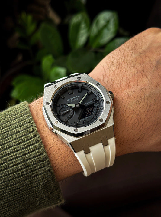 G-SHOCK CasiOak White-Silver with black watch dial