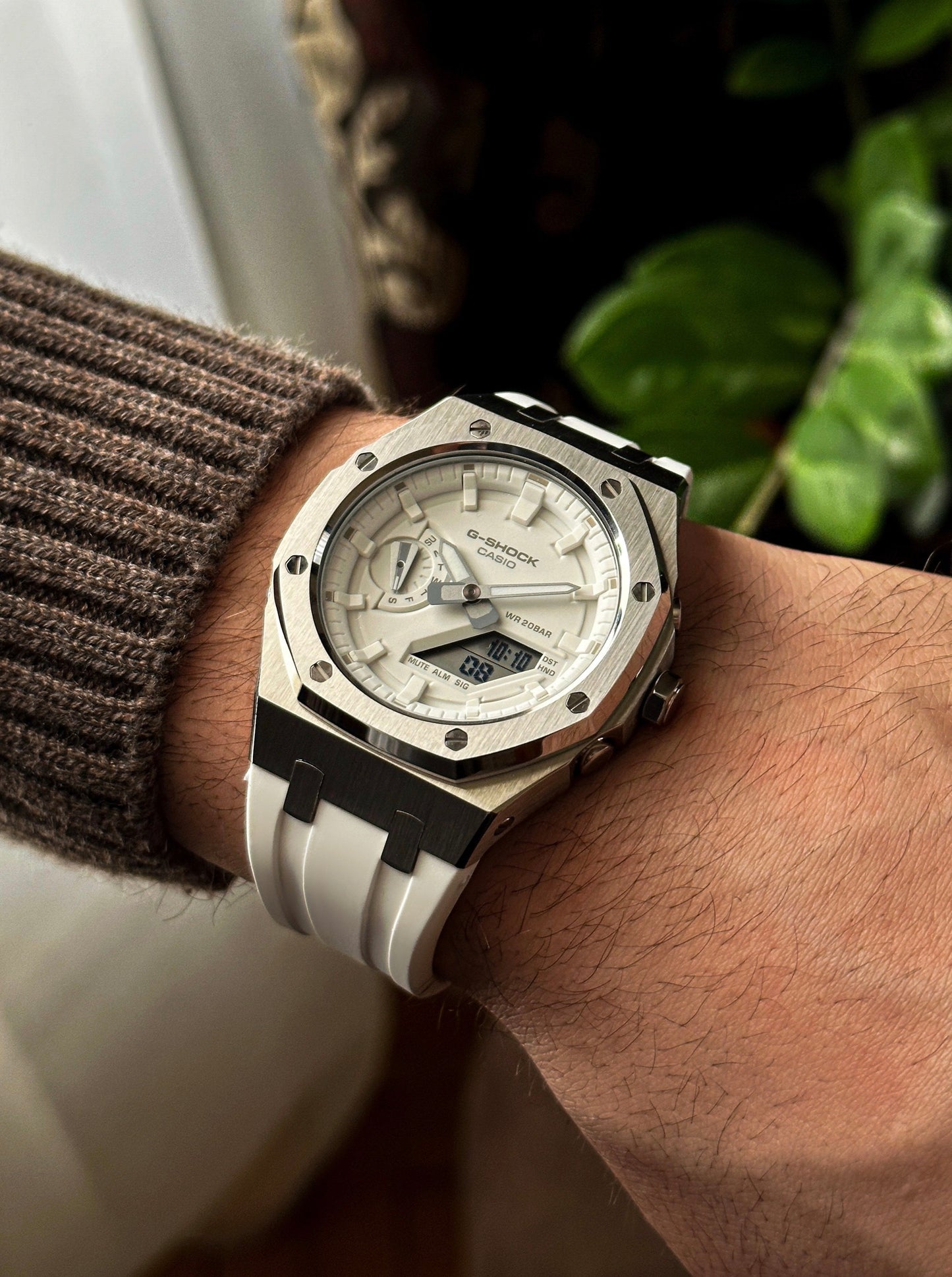 G-SHOCK CasiOak White Silver - with white watch dial