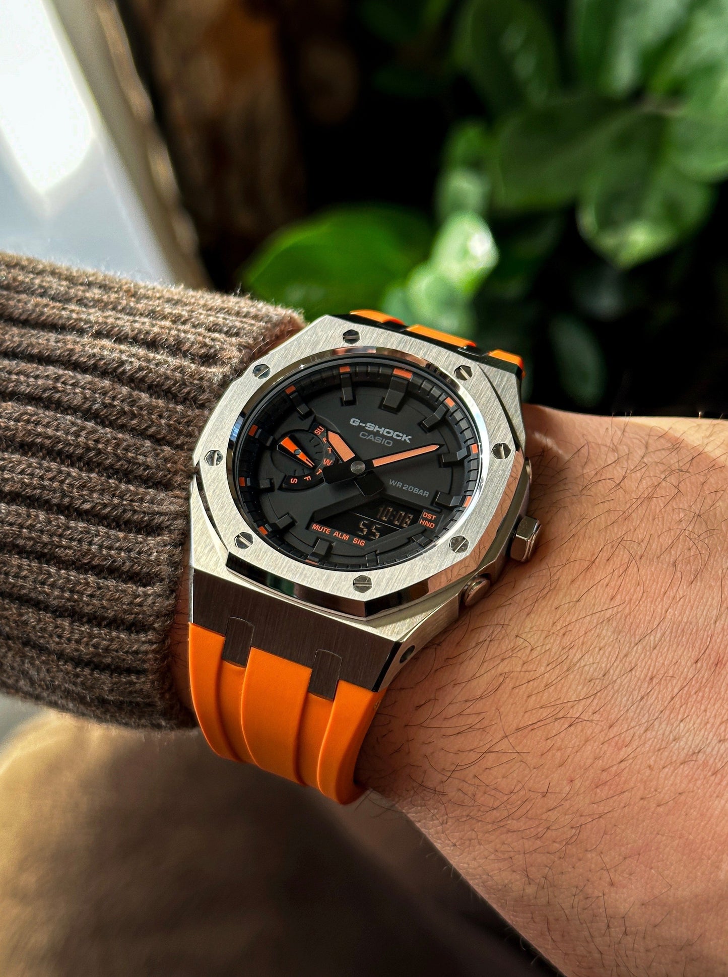 G-SHOCK CasiOak Orange-Silver with orange an black watch dial