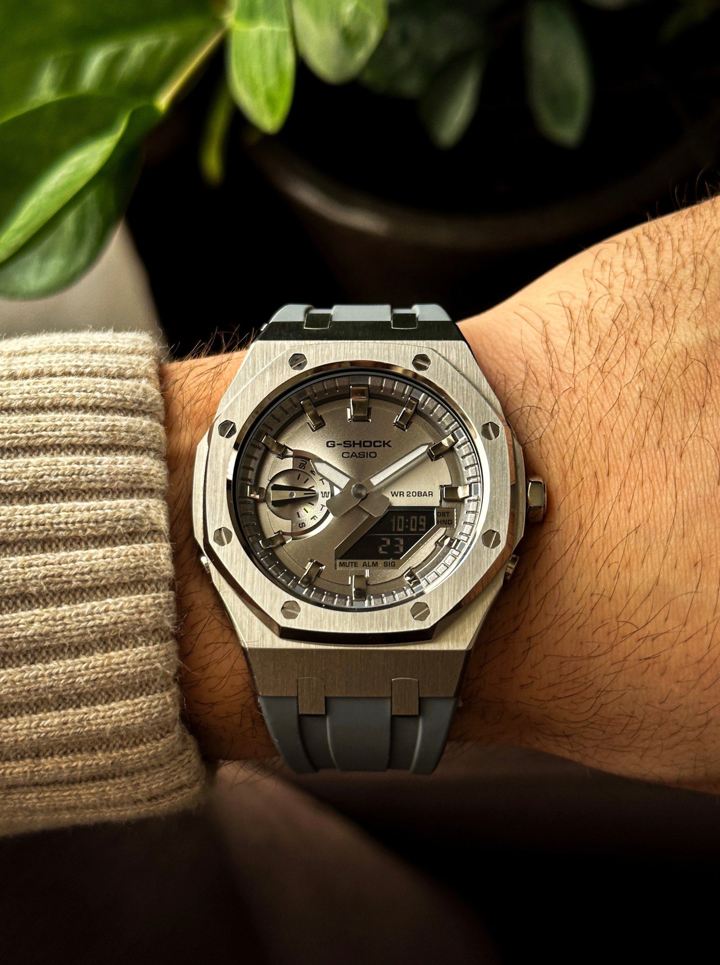 G-SHOCK CasiOak Grey-Silver with silver watch dial