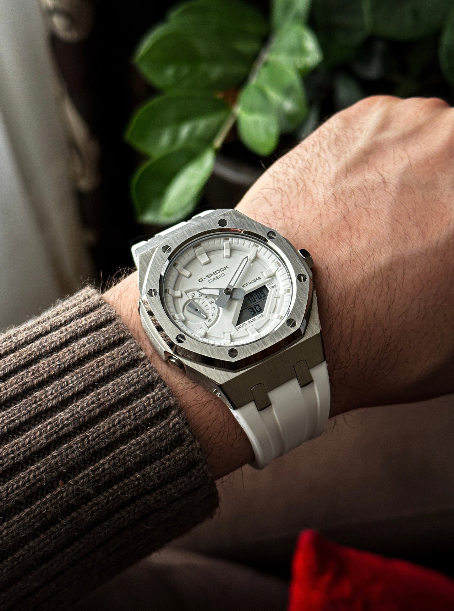 G-SHOCK CasiOak White Silver - with white watch dial