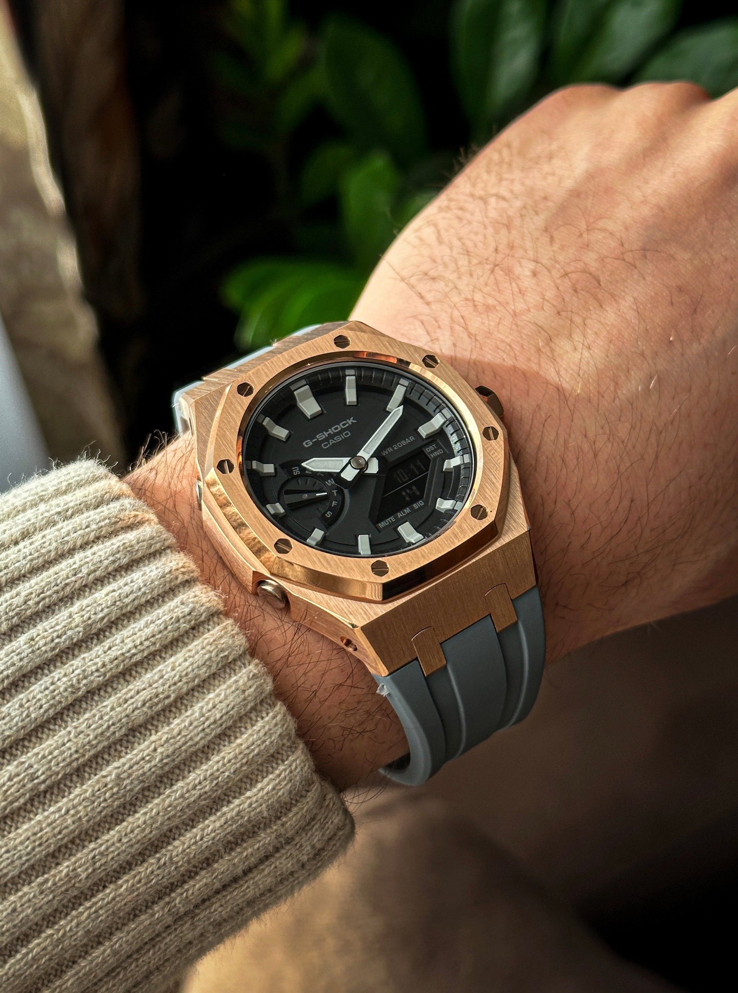 G-SHOCK CasiOak Grey-RoseGold with black and white watch dial