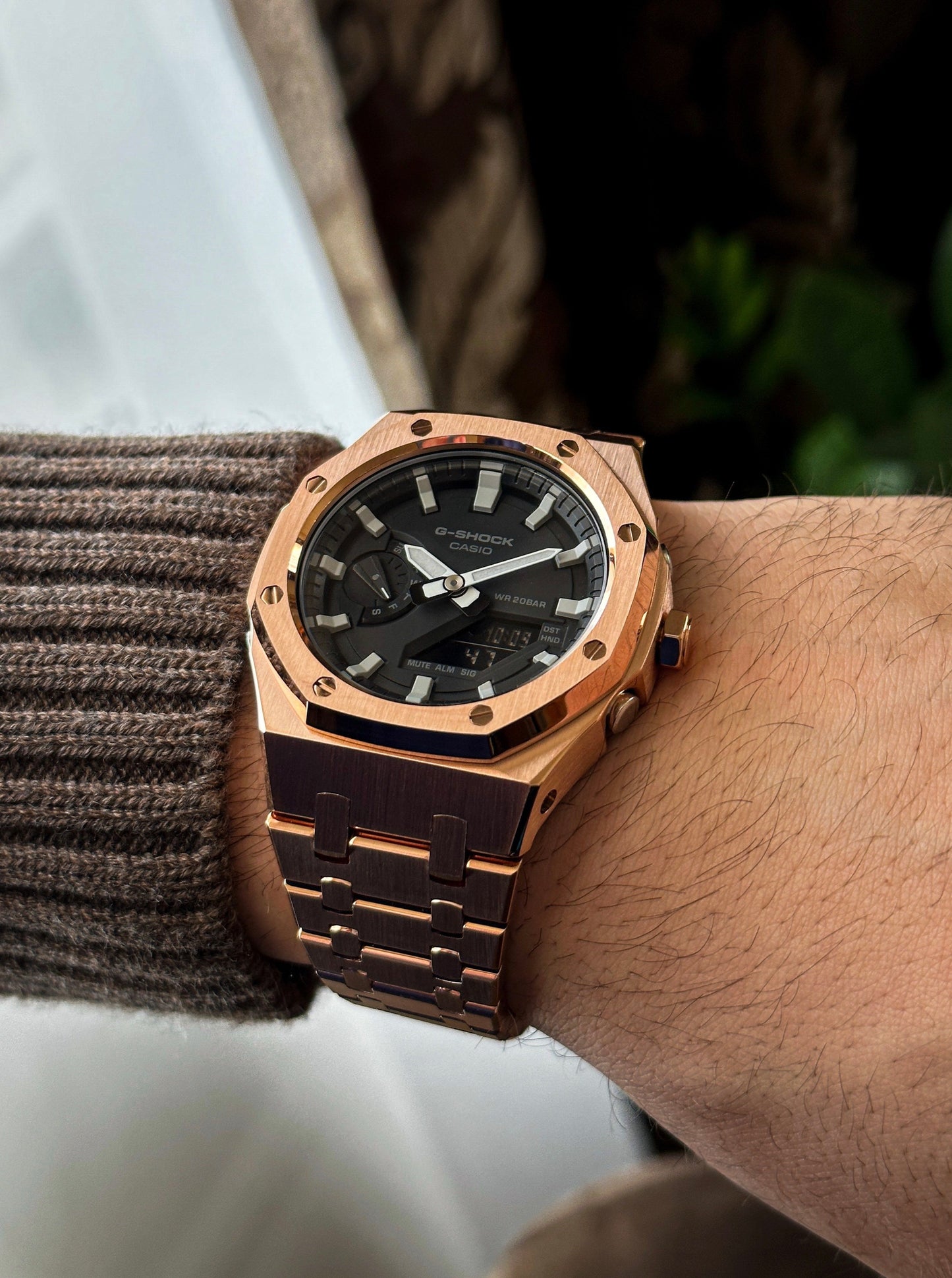 G-SHOCK CasiOak RoseGold-with black and white watch dial