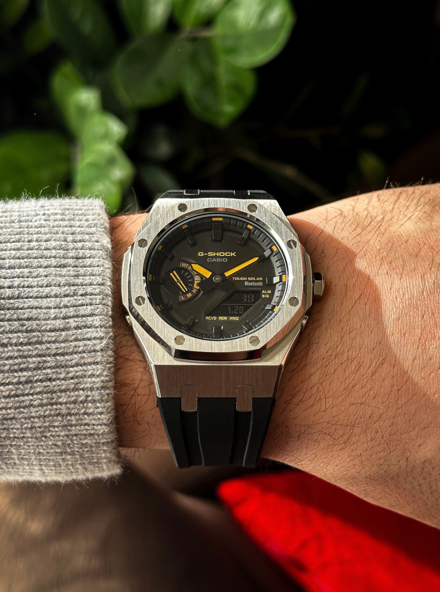 G-SHOCK CasiOak Black-Silver with yellow and black watch dial (bt connection)