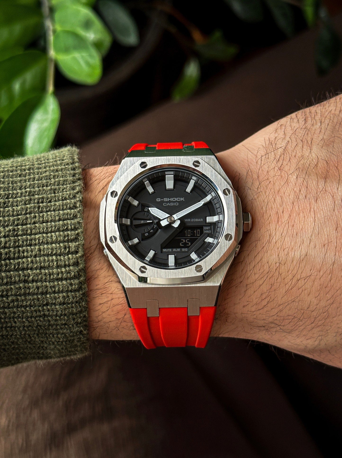 G-SHOCK CasiOak Red-Silver with black and white watch dial