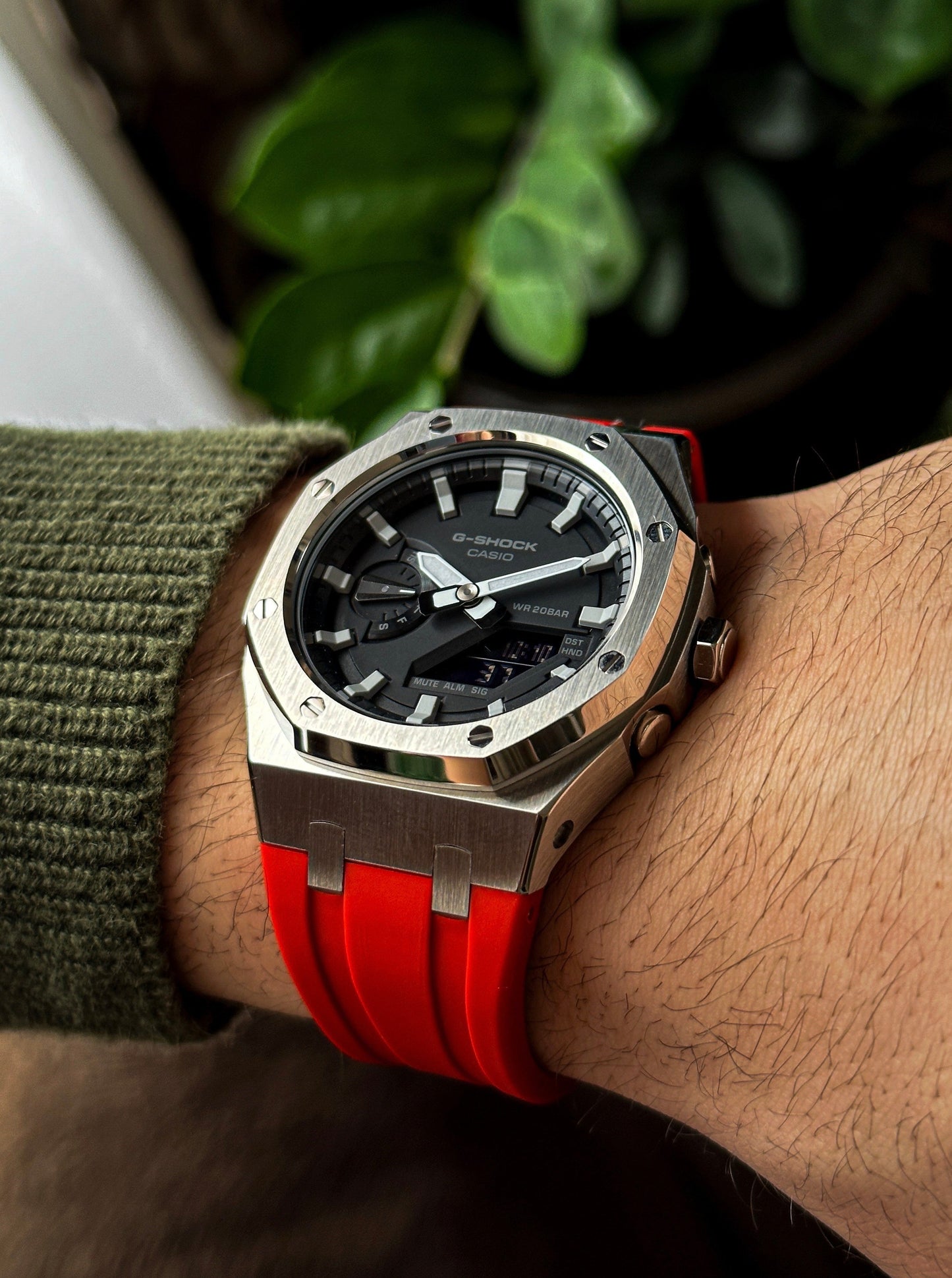 G-SHOCK CasiOak Red-Silver with black and white watch dial