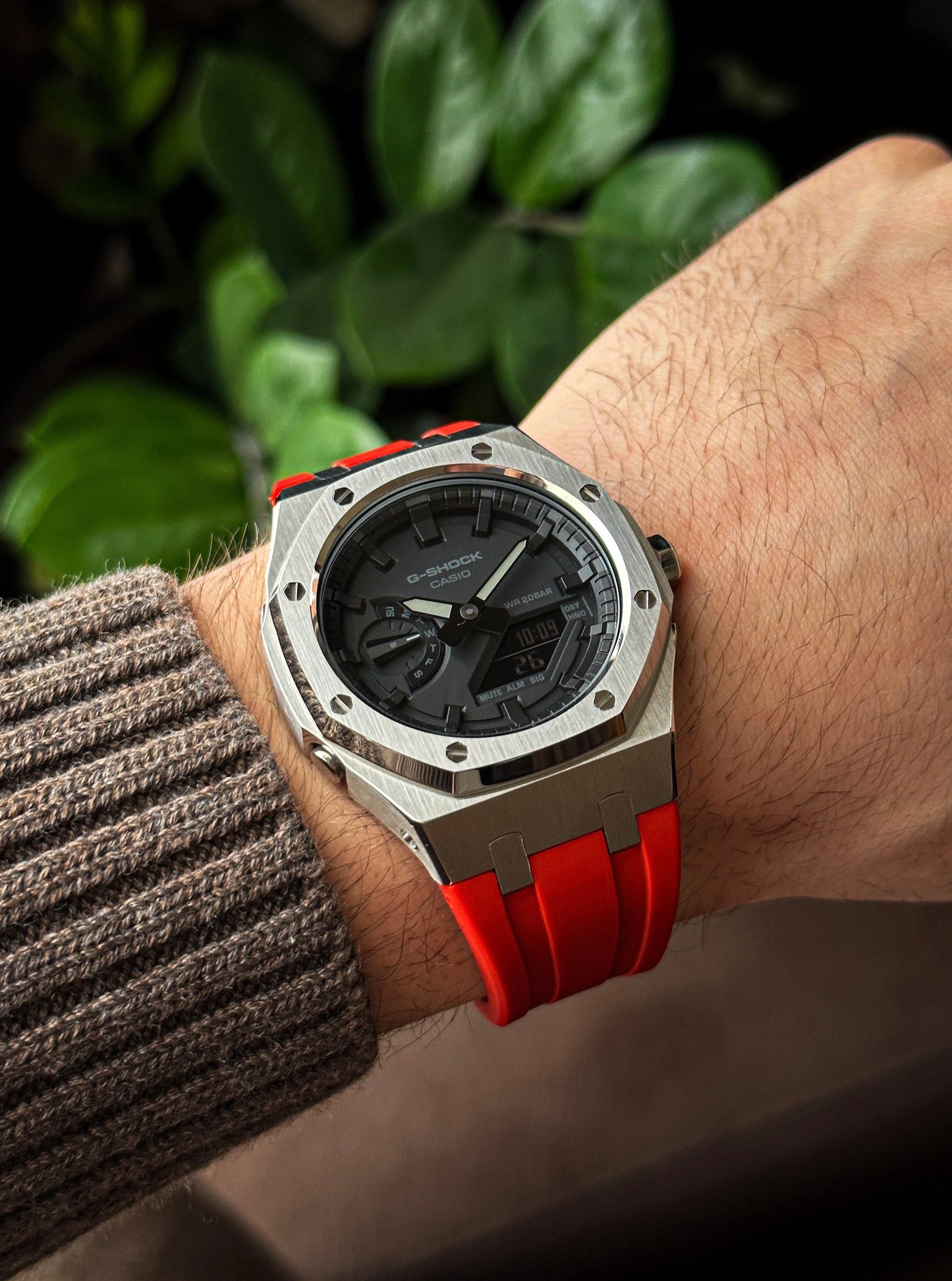 G-SHOCK CasiOak Red-Silver with black watch dial