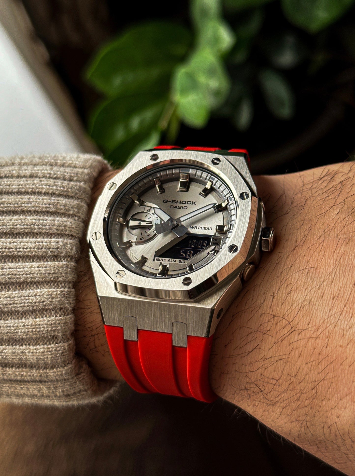 G-SHOCK CasiOak Red-Silver with silver watch dial