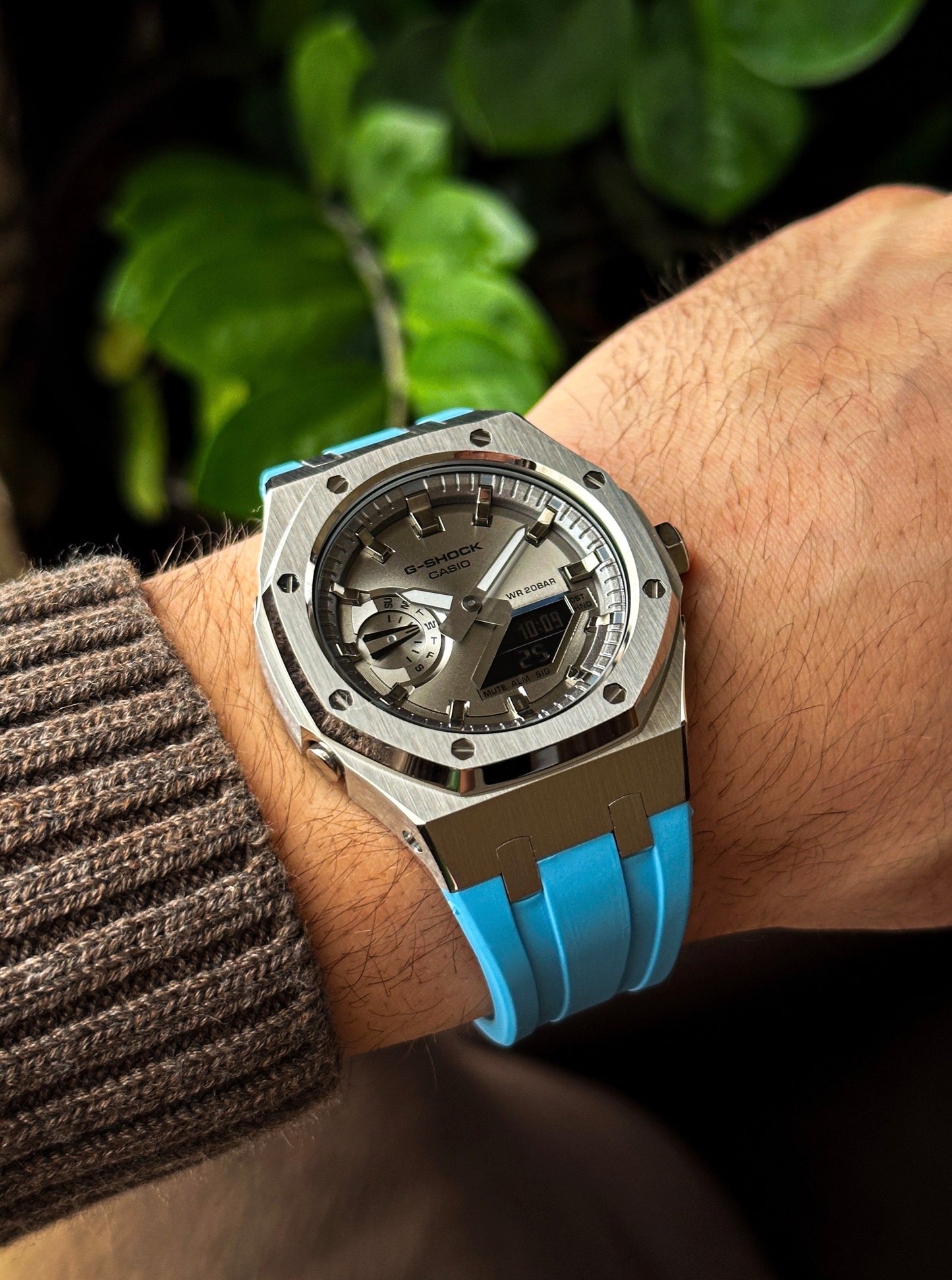 G-SHOCK CasiOak Blue-Silver with silver watch dial