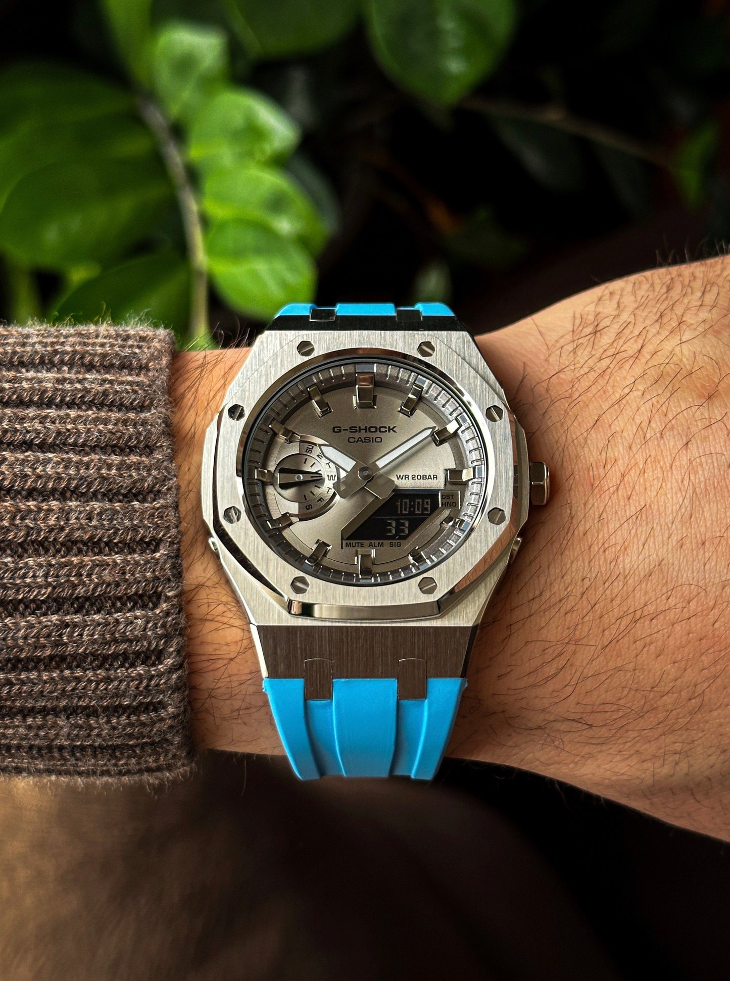 G-SHOCK CasiOak Blue-Silver with silver watch dial