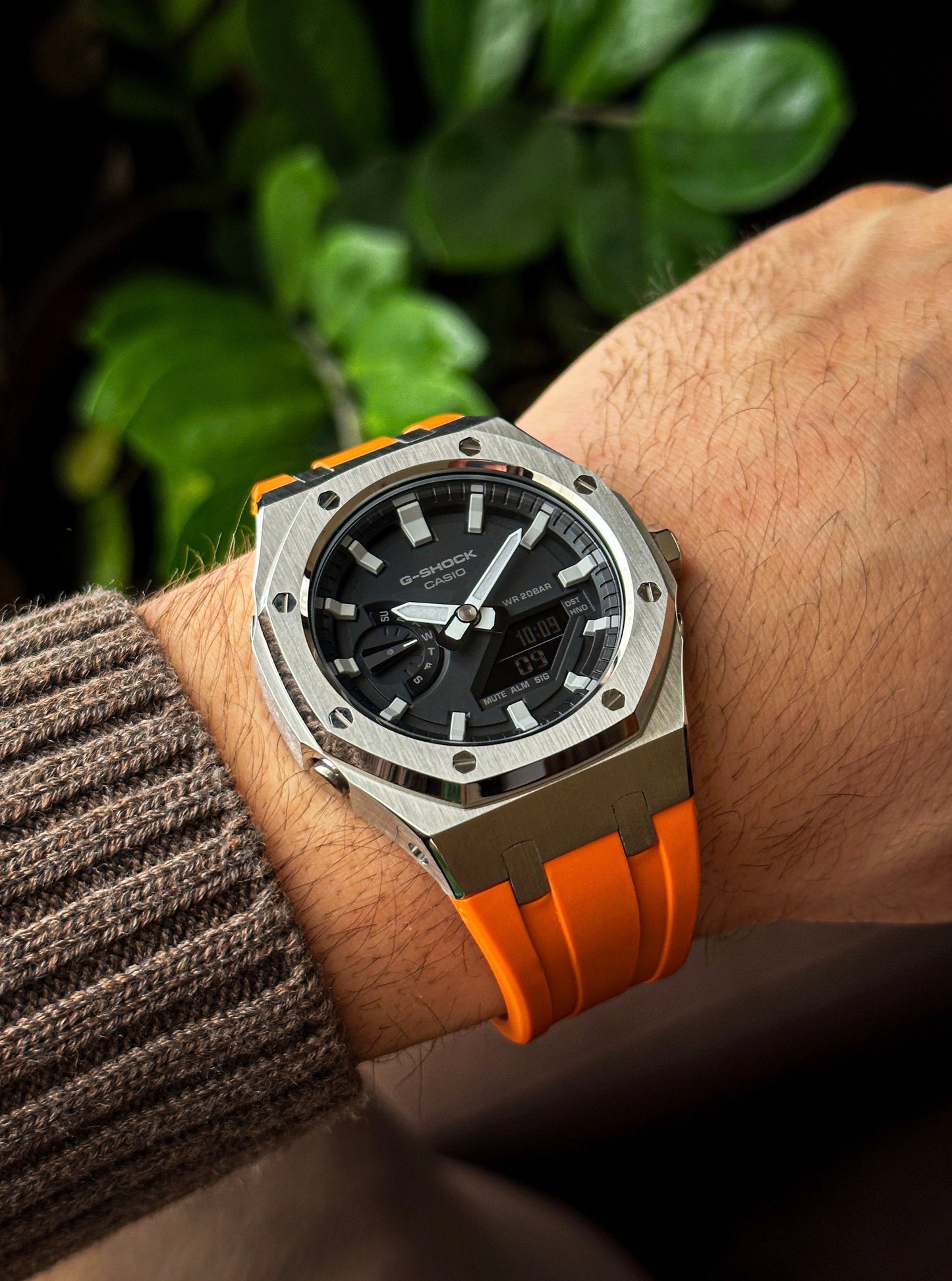 G-SHOCK CasiOak Orange-Silver with black and white watch dial