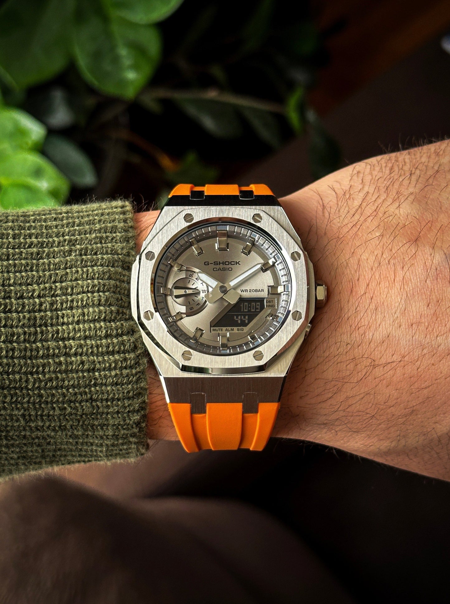 G-SHOCK CasiOak Narandžasto srebrna - sa srebrnim brojčanikom sata