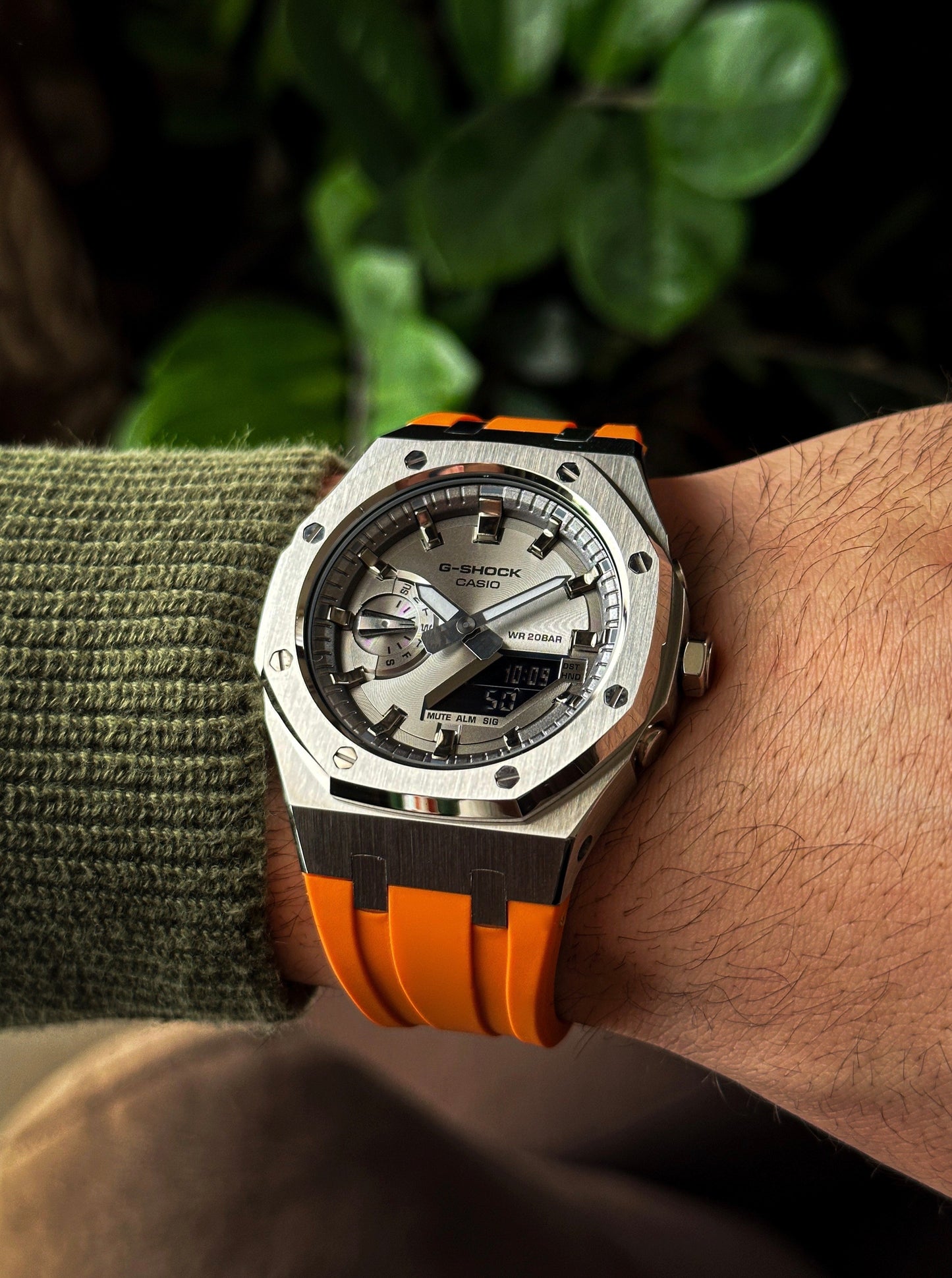 G-SHOCK CasiOak Orange-Silver with silver watch dial