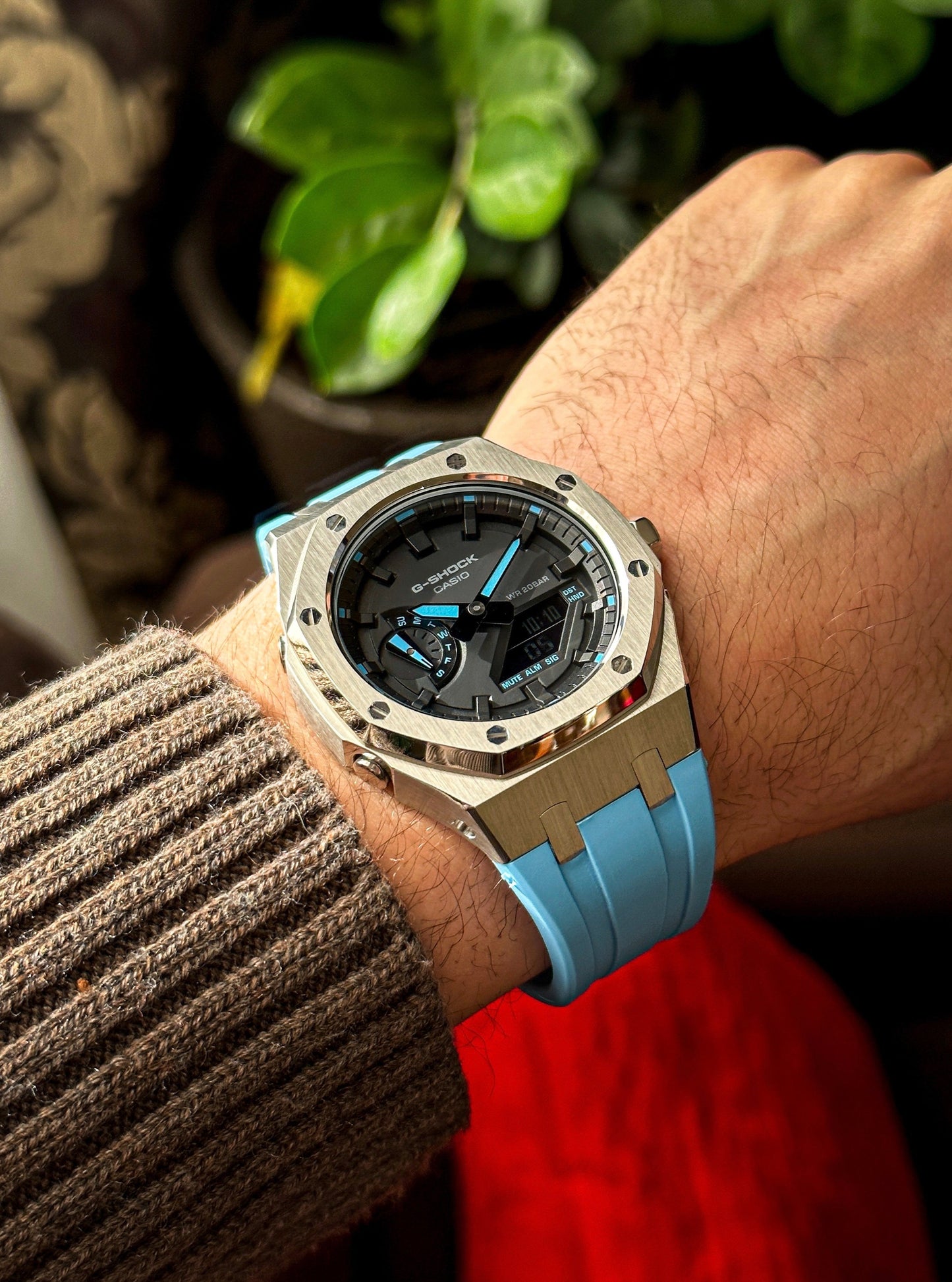 G-SHOCK CasiOak Blue Silver - with black and blue watch dial