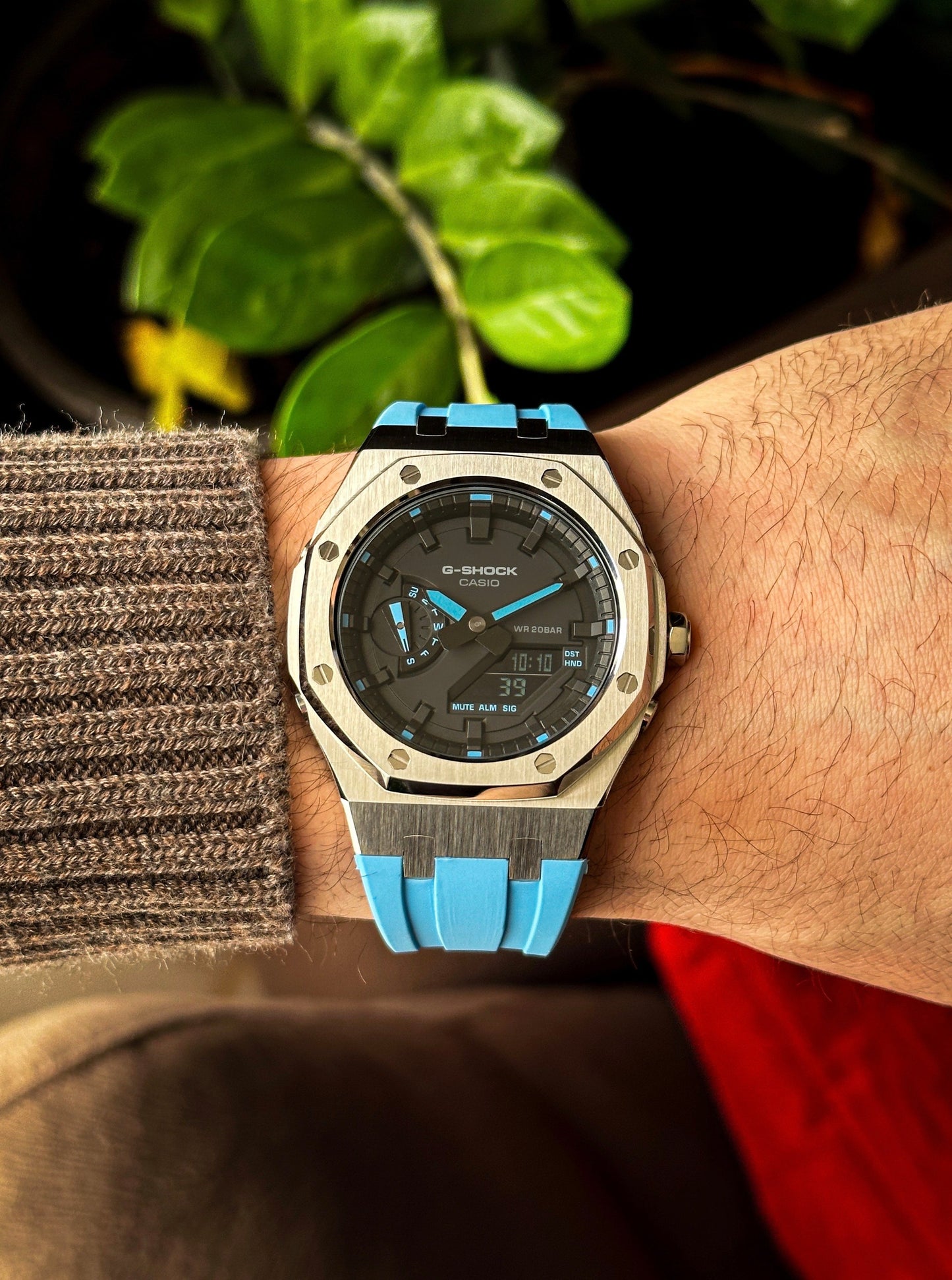 G-SHOCK CasiOak Blue Silver - with black and blue watch dial