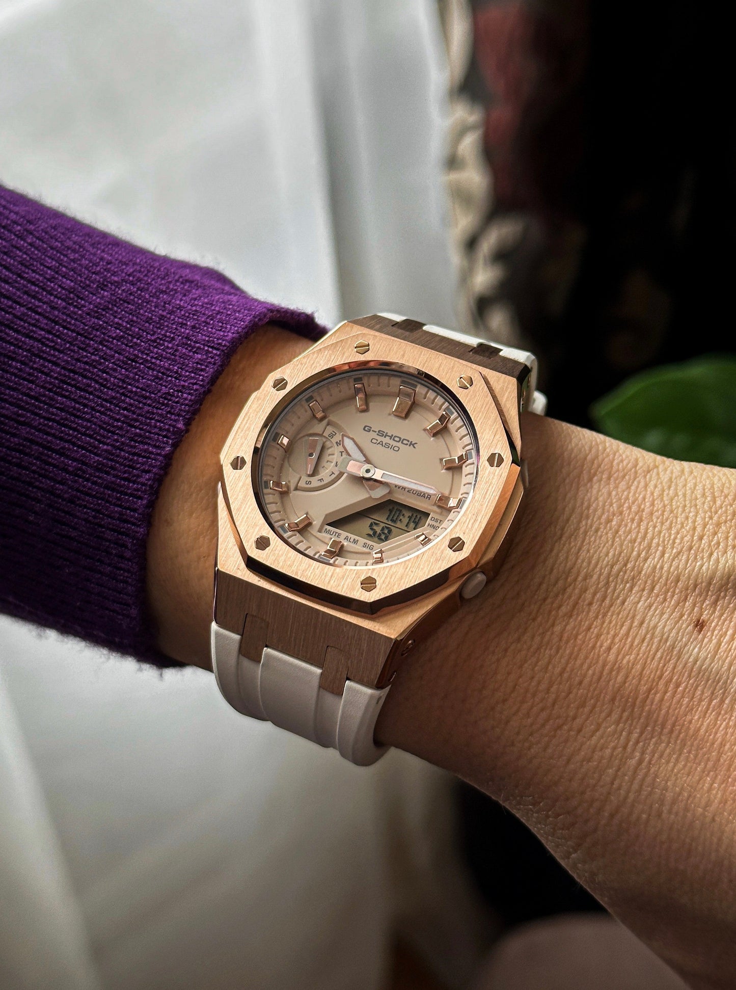 G-SHOCK Mini CasiOak White RoseGold with cream (color) and rose-gold watch dial